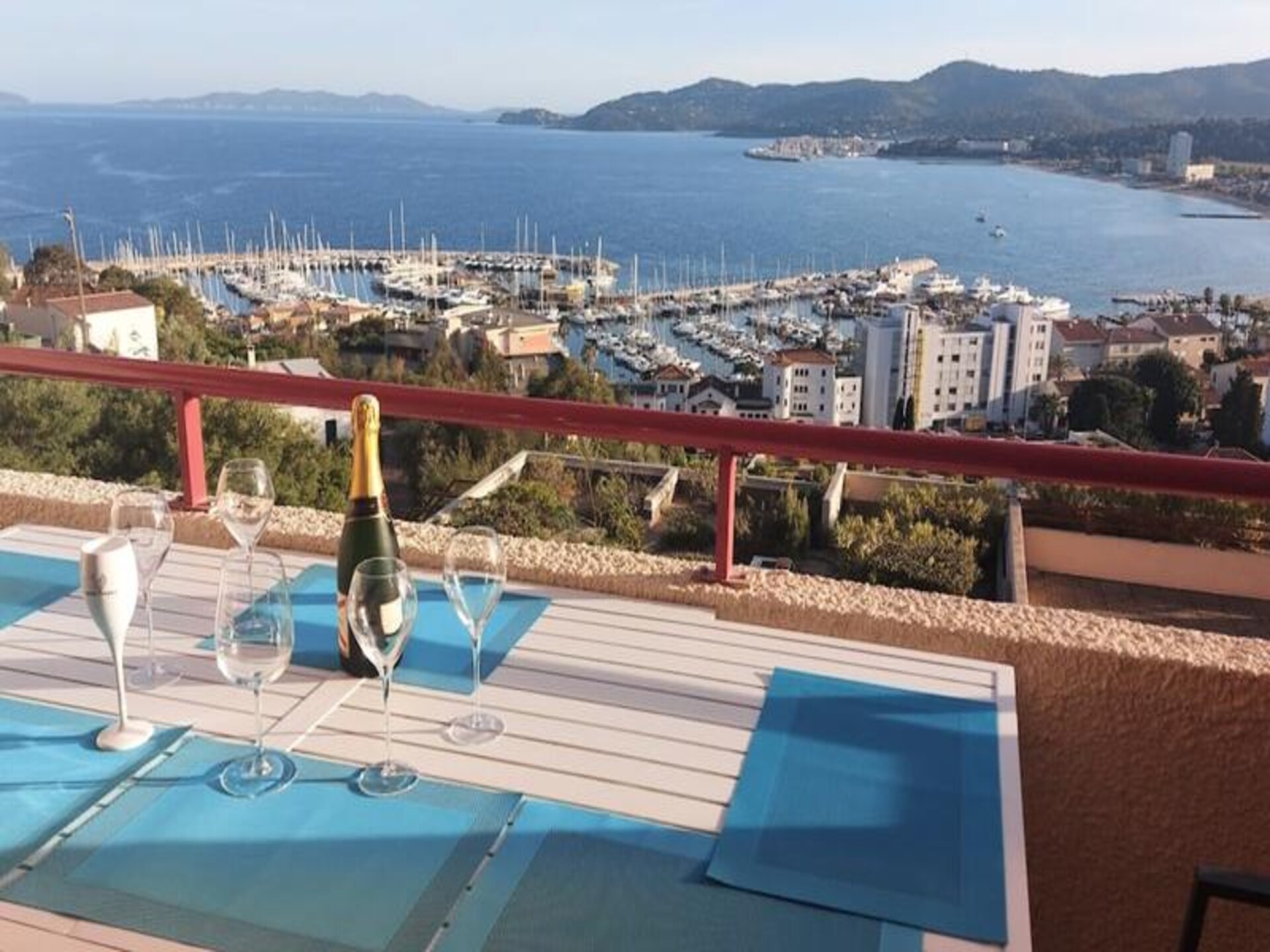 Residence Mandariniers: luxe 2-kamerappartement met zeezicht en zwembad in Le Lavandou - foto 2