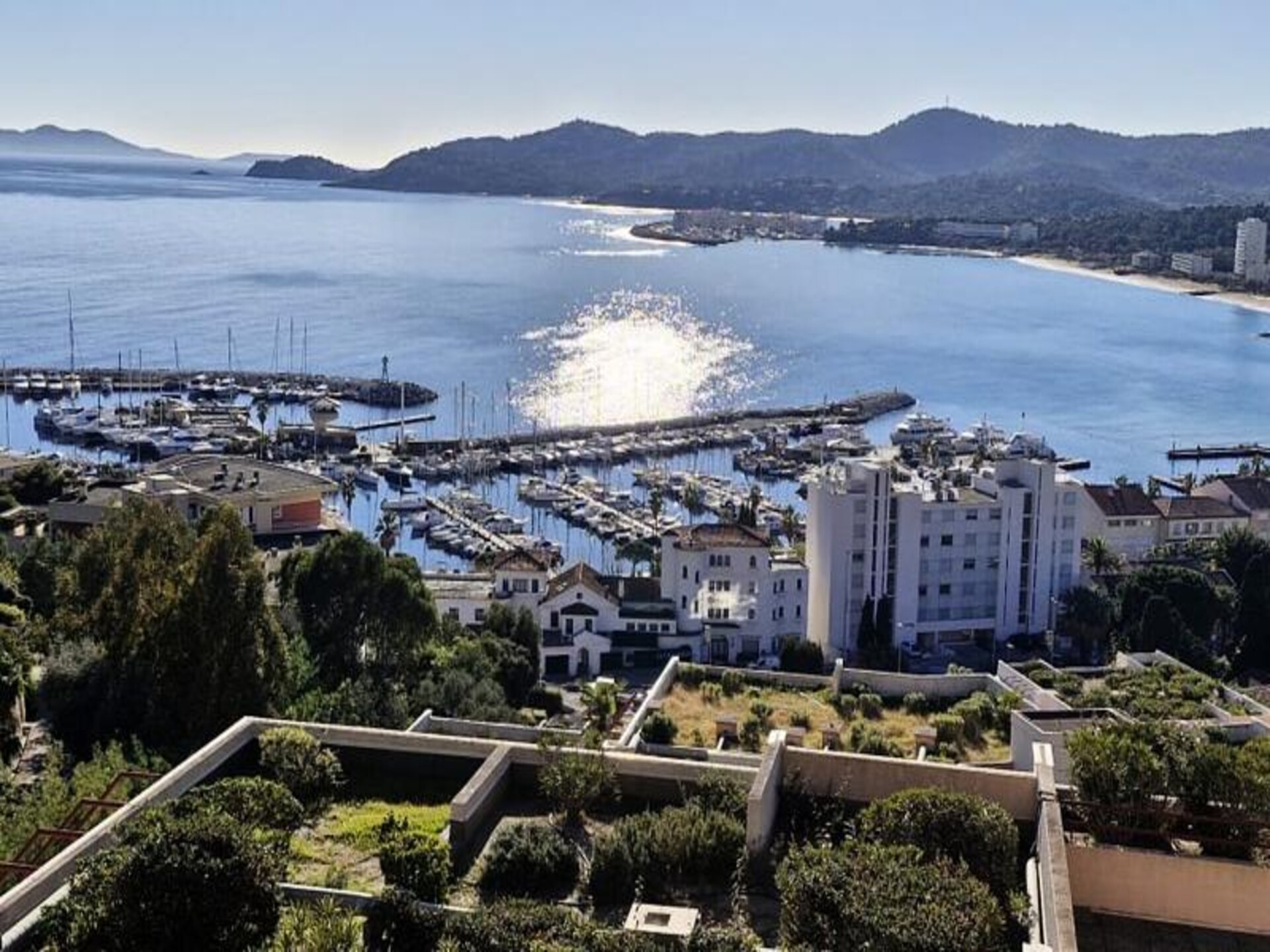 Residence Mandariniers: luxe 2-kamerappartement met zeezicht en zwembad in Le Lavandou - foto 9