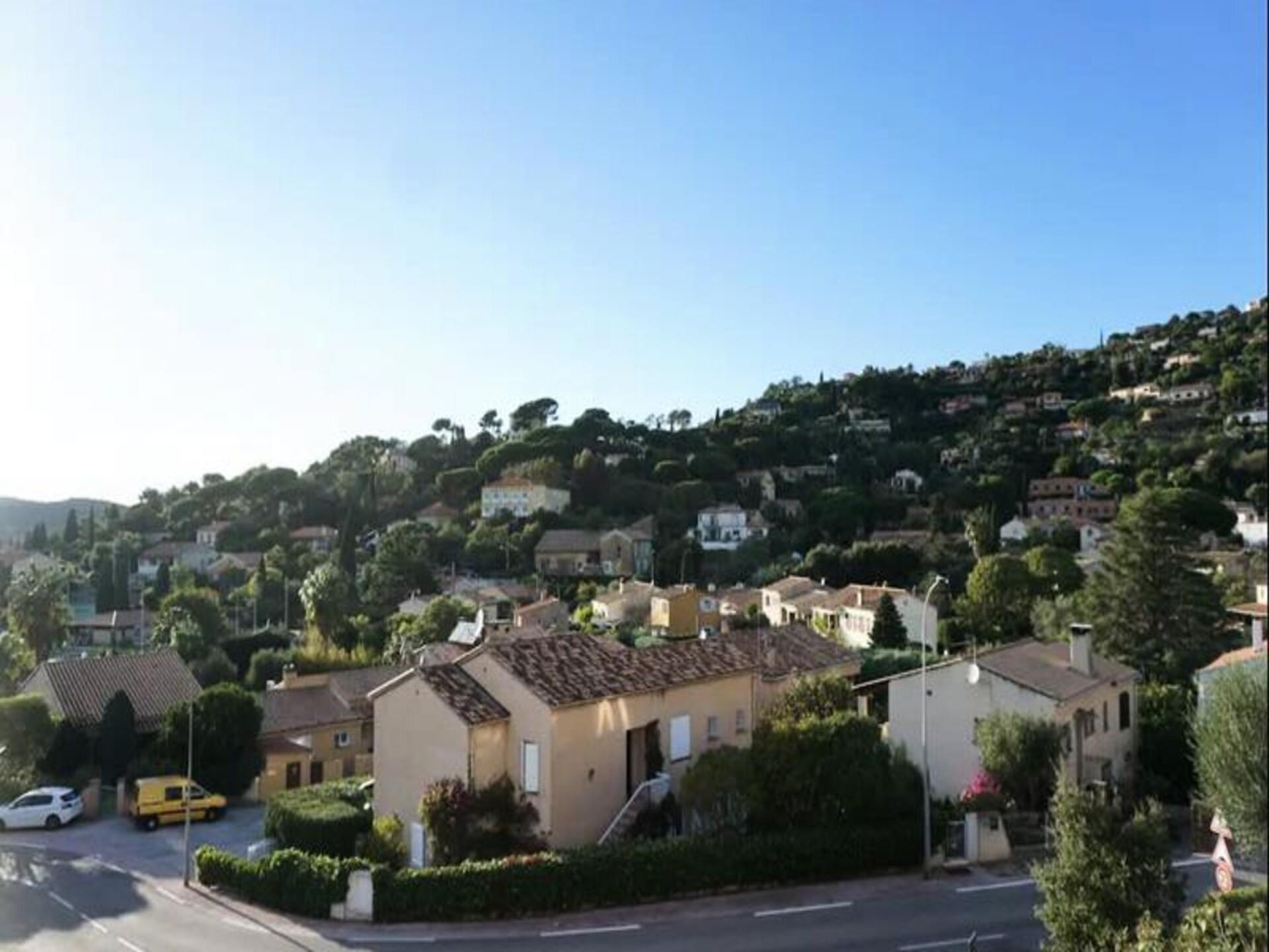 Licht appartement in Bormes-les-Mimosas met zonnig terras op het zuiden - foto 17