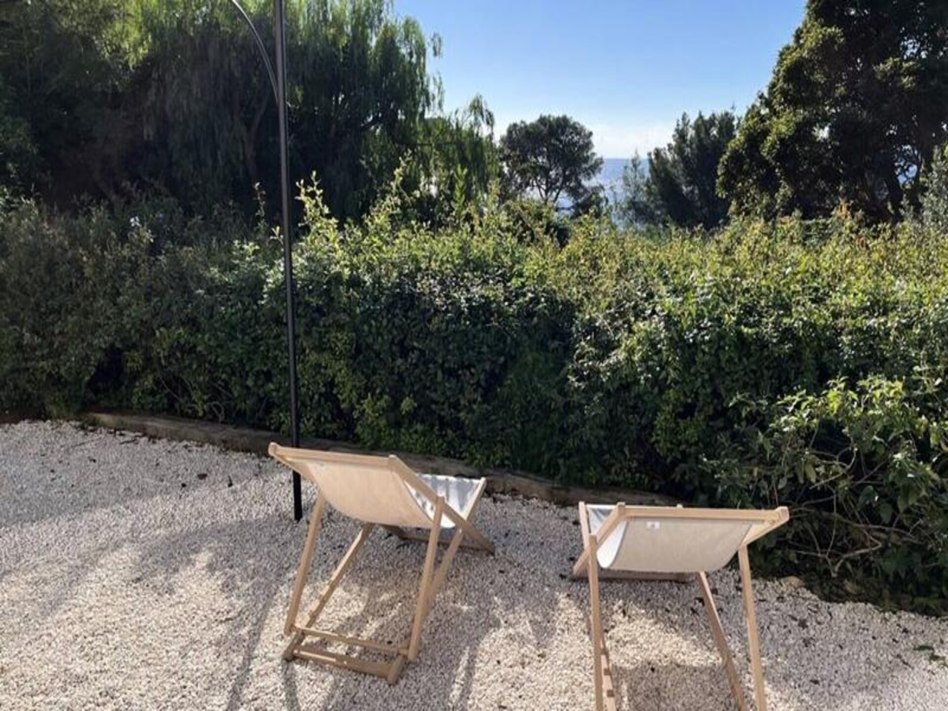 Studio met groot zeezichtterras op 5 minuten van het strand in Le Lavandou - foto 3
