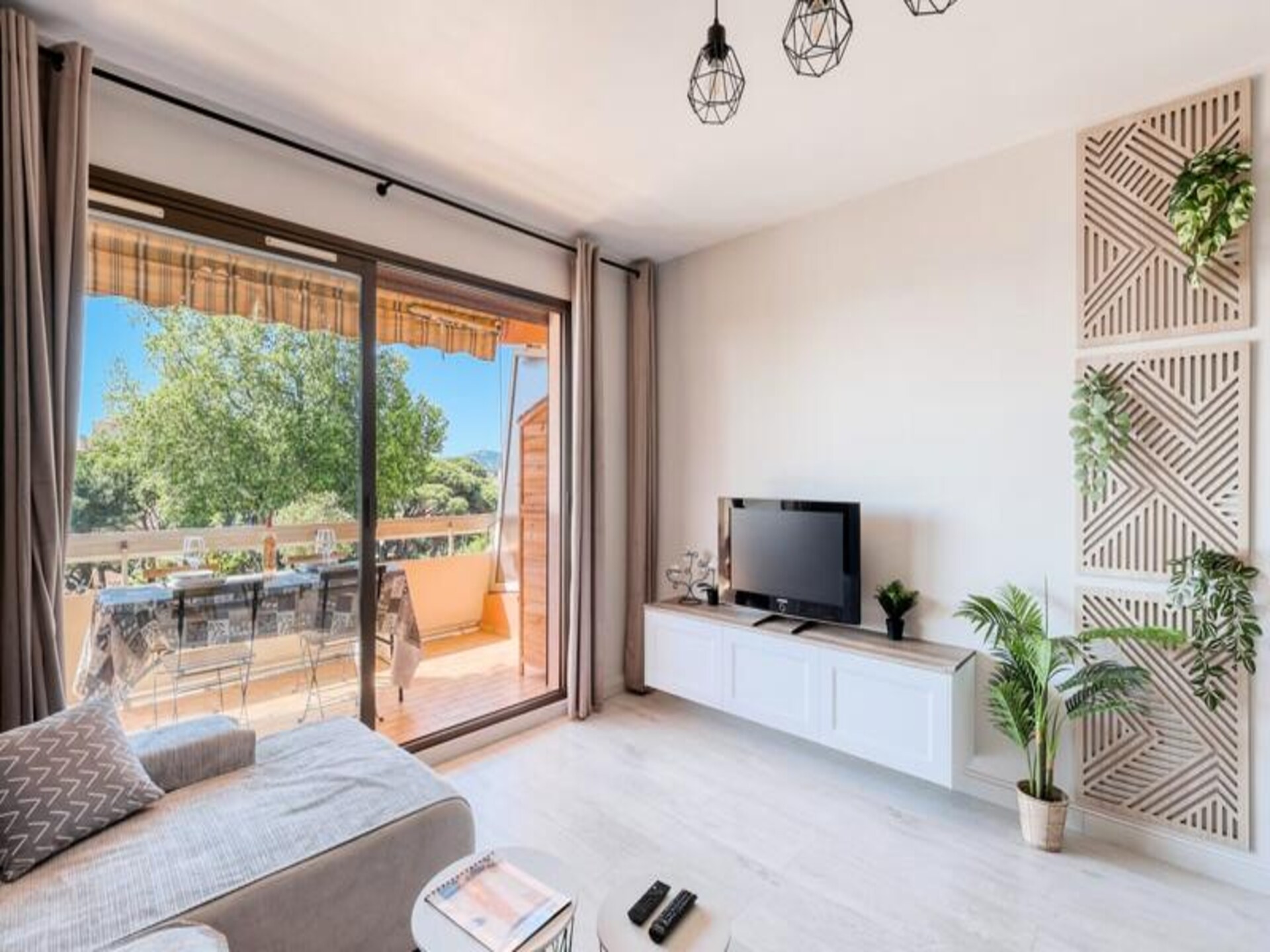 Le Diamant du Soleil: Nieuw appartement met zeezicht in centrum Le Lavandou - foto 6