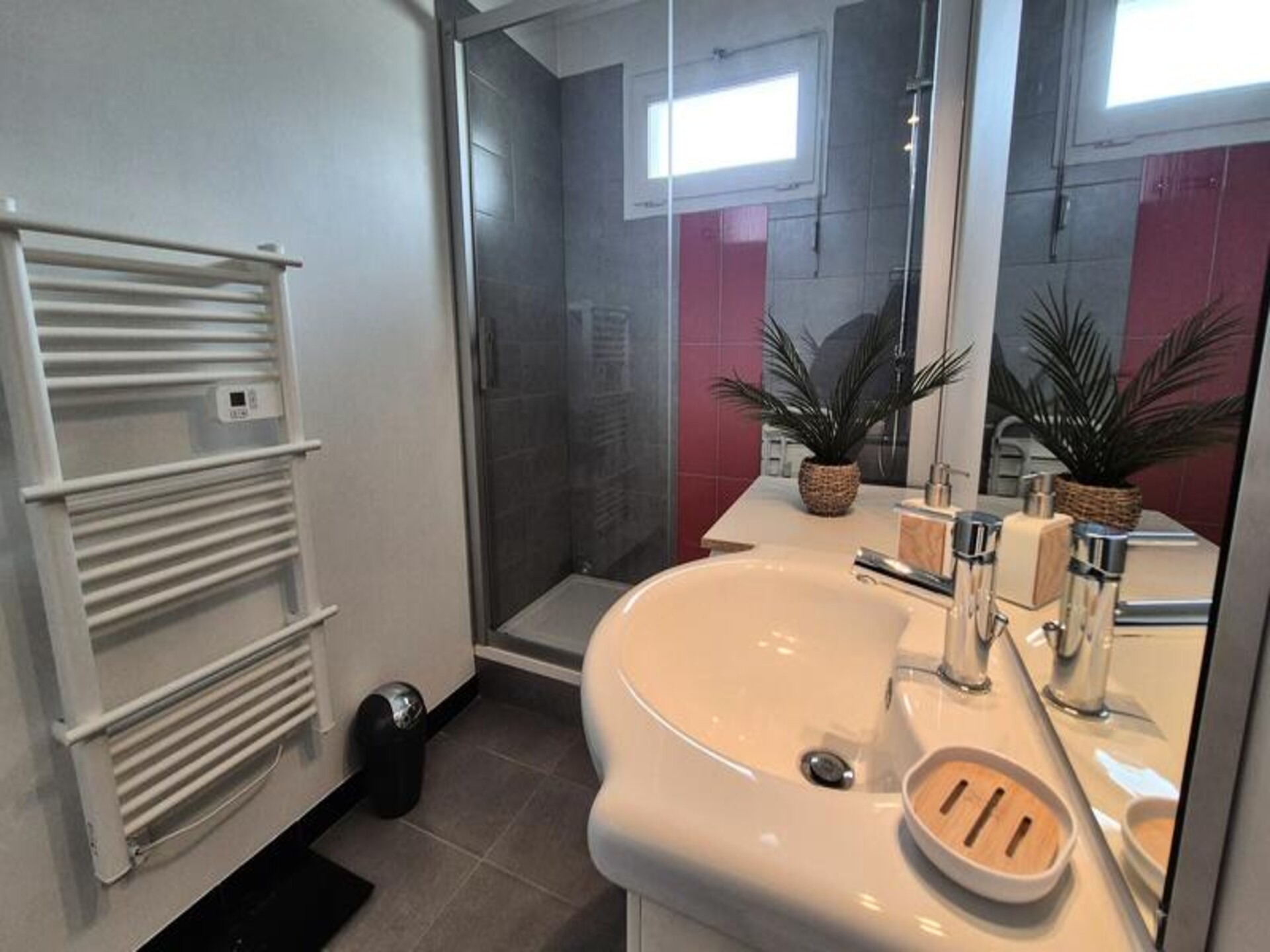Elegant appartement met balkon op het westen nabij het meer van Bourget - foto 9