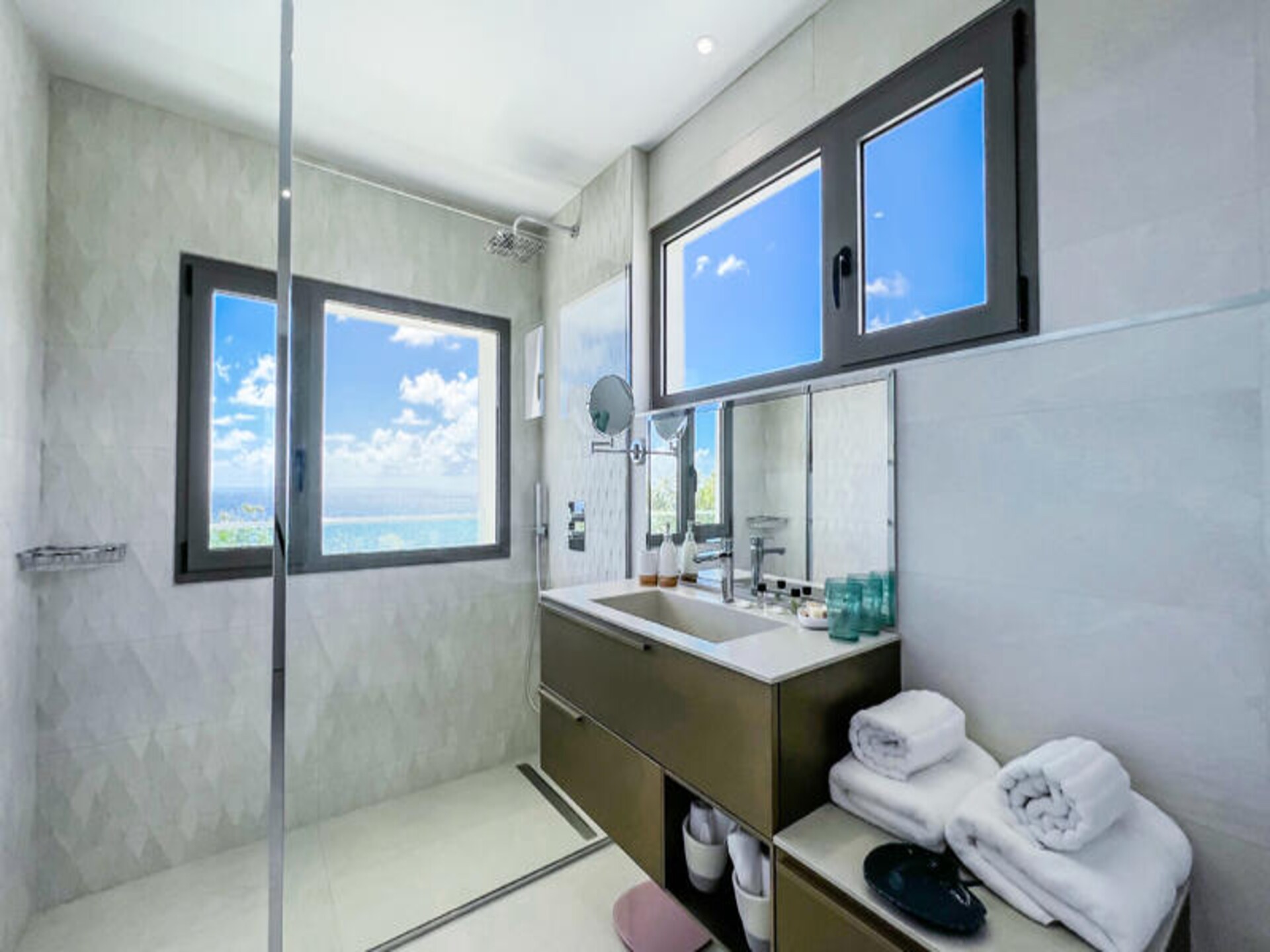 Villa Aqua: Luxe aan Zee met Infinity Pool en 4 Suites in Saint-François - foto 18