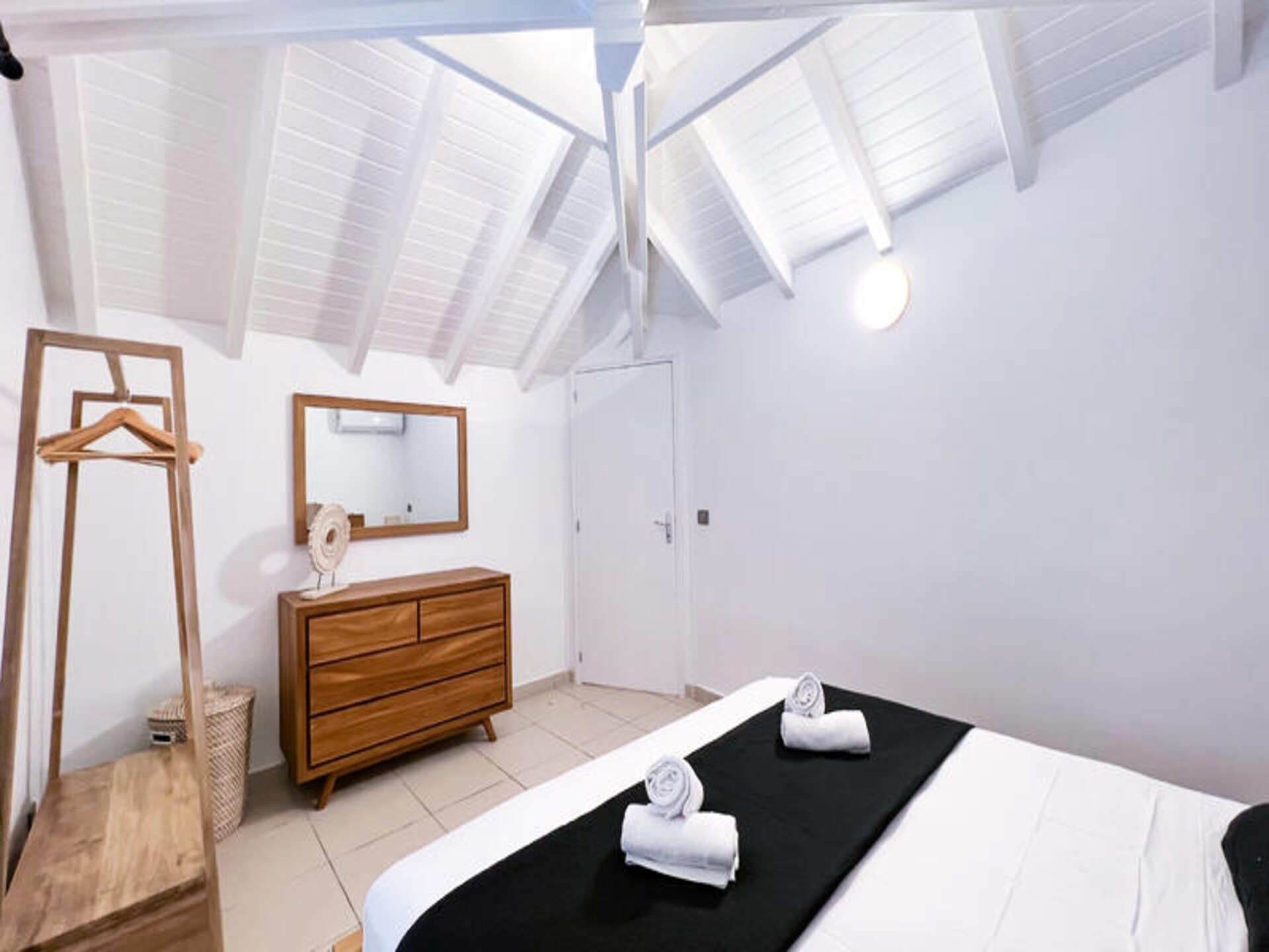 Ruim appartement in Saint-François met airco, tuin en privépad naar zee - foto 29
