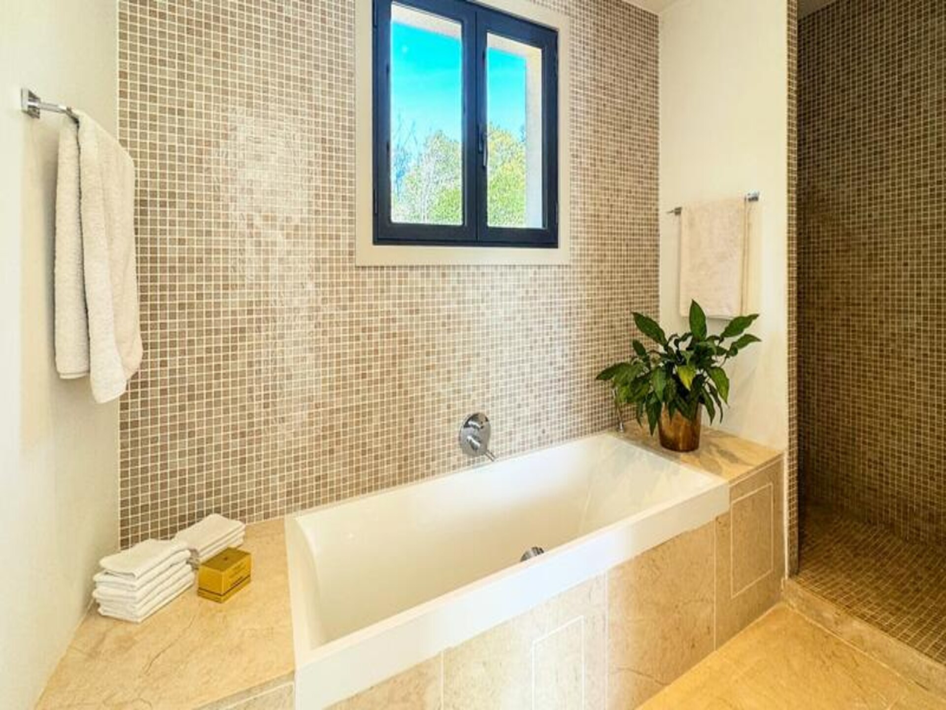 Luxe villa voor 8 in Montauroux met privézwembad, tennisbaan en bergzicht - foto 32