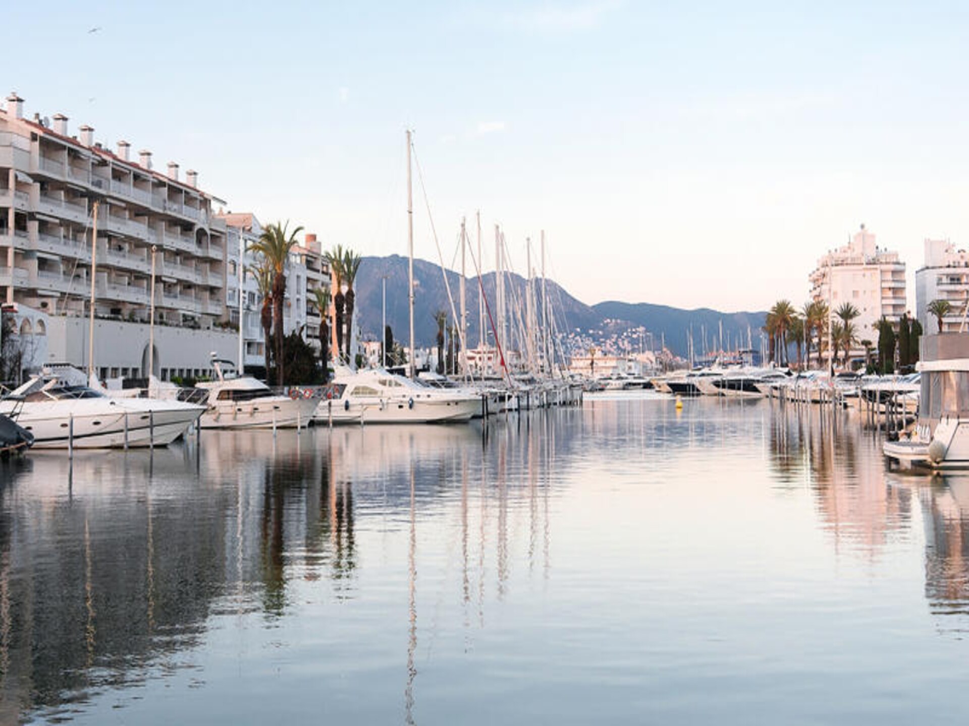 Kanaalzicht studio in Empuriabrava met terras en airco - foto 16
