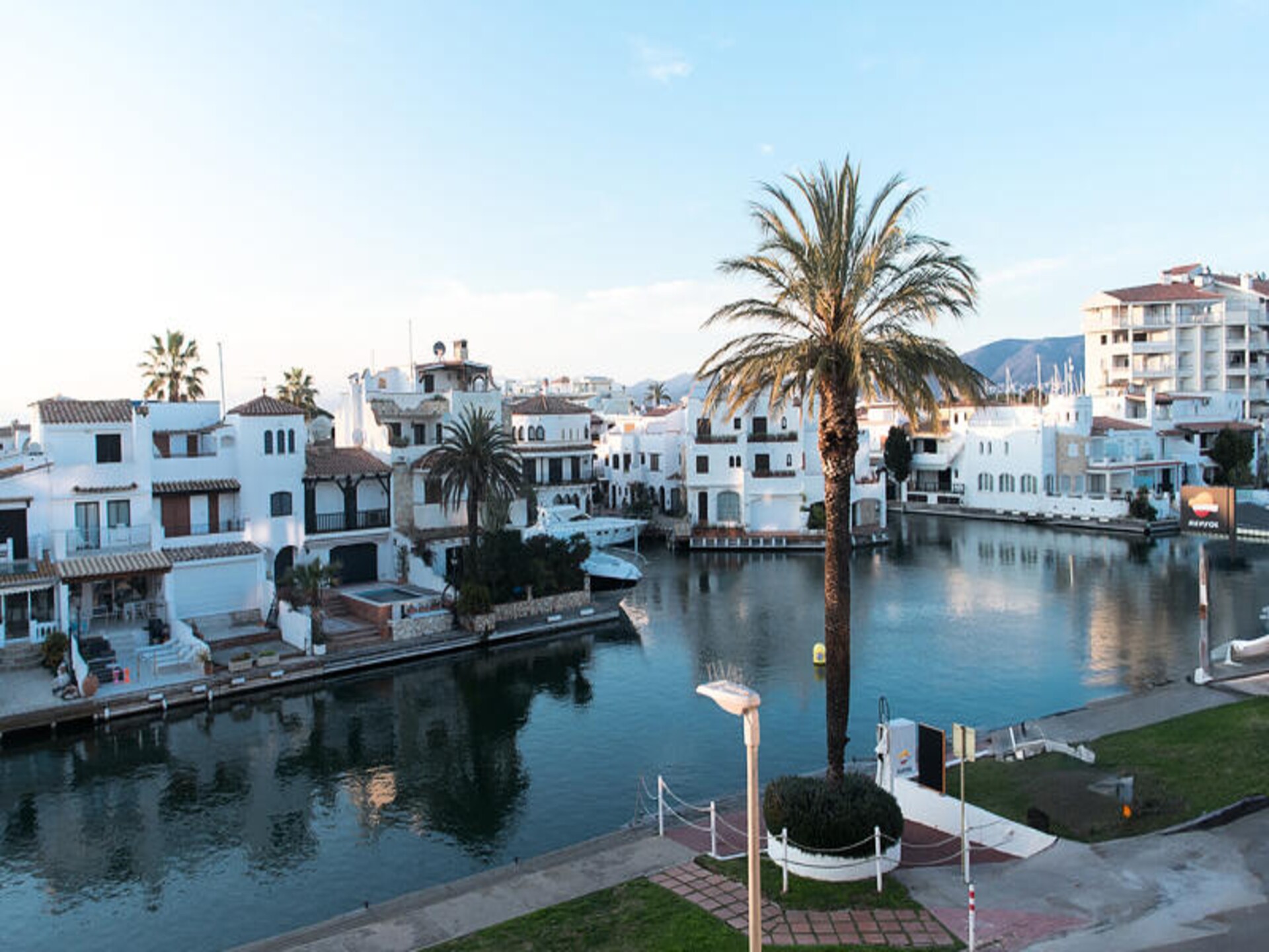 Kanaalzicht studio in Empuriabrava met terras en airco - foto 17