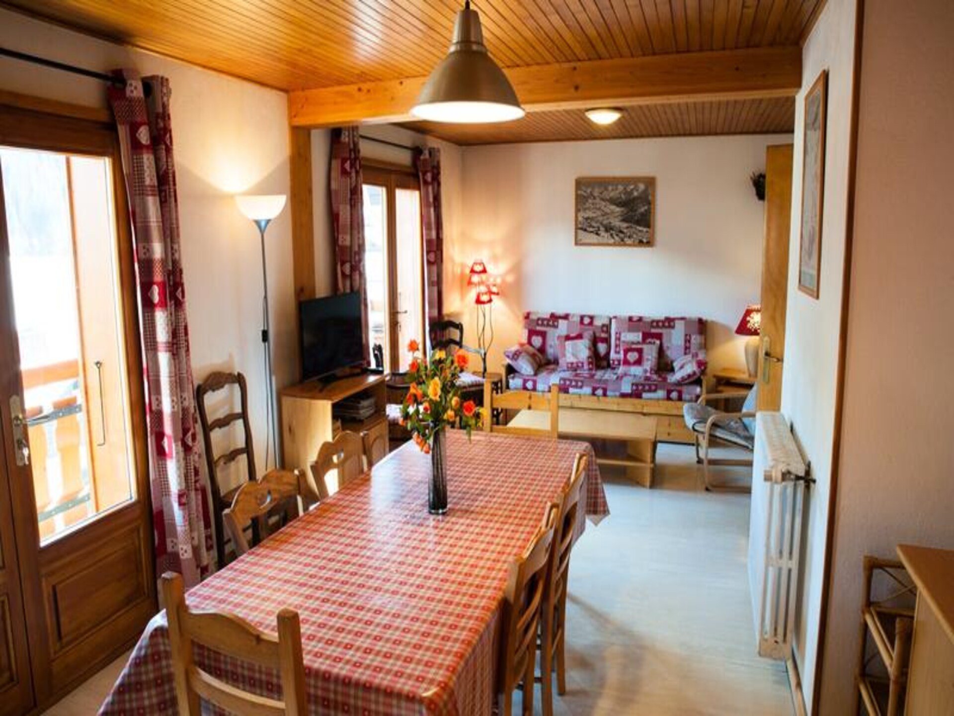 Ruim appartement met balkon en uitzicht op de Aravis, vlakbij centrum Grand-Bornand - foto 3