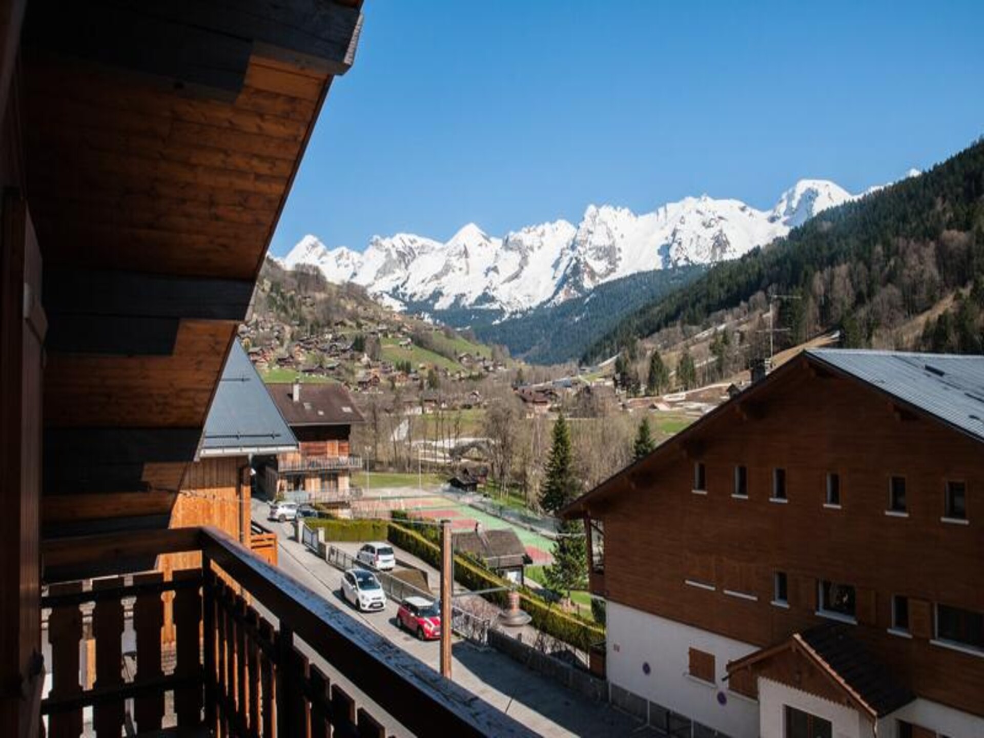 Ruim appartement met balkon en uitzicht op de Aravis, vlakbij centrum Grand-Bornand - foto 11