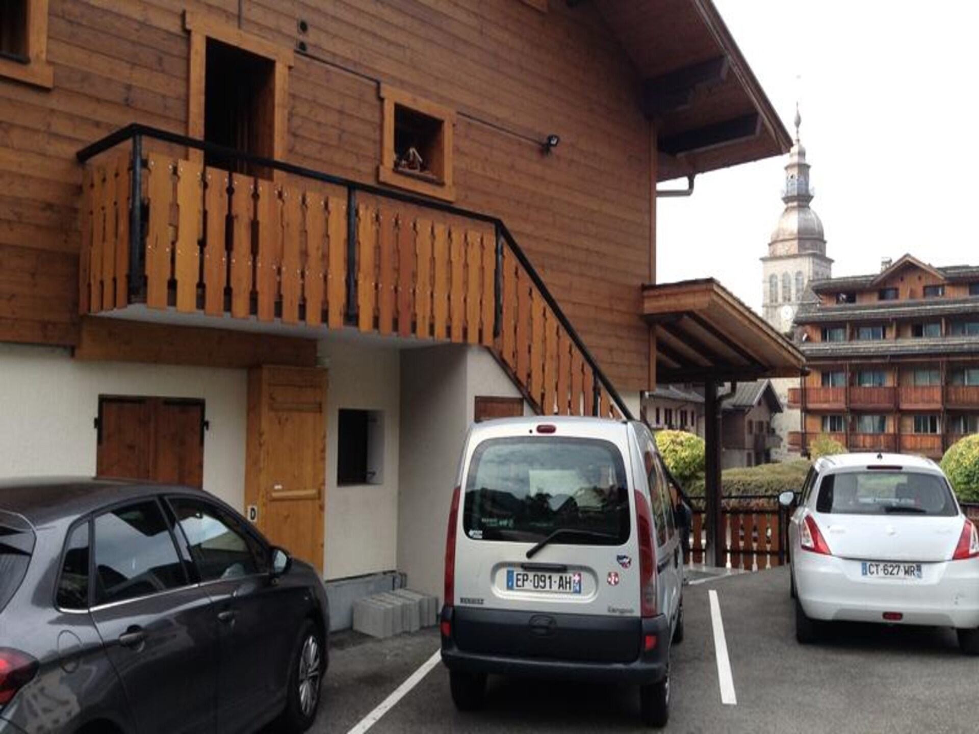 Ruim appartement met balkon en uitzicht op de Aravis, vlakbij centrum Grand-Bornand - foto 13