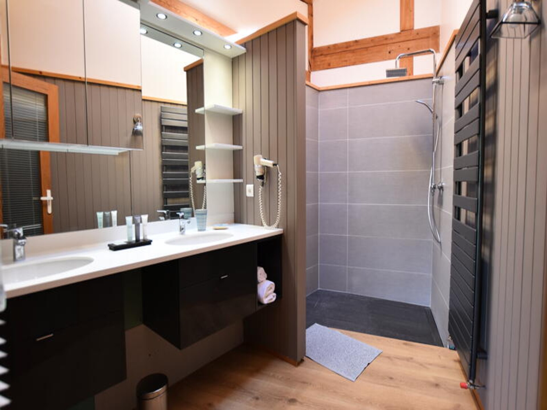 Chalet D'Anne: Luxe 11-persoons appartement in Le Grand-Bornand met sauna en jacuzzi - foto 10