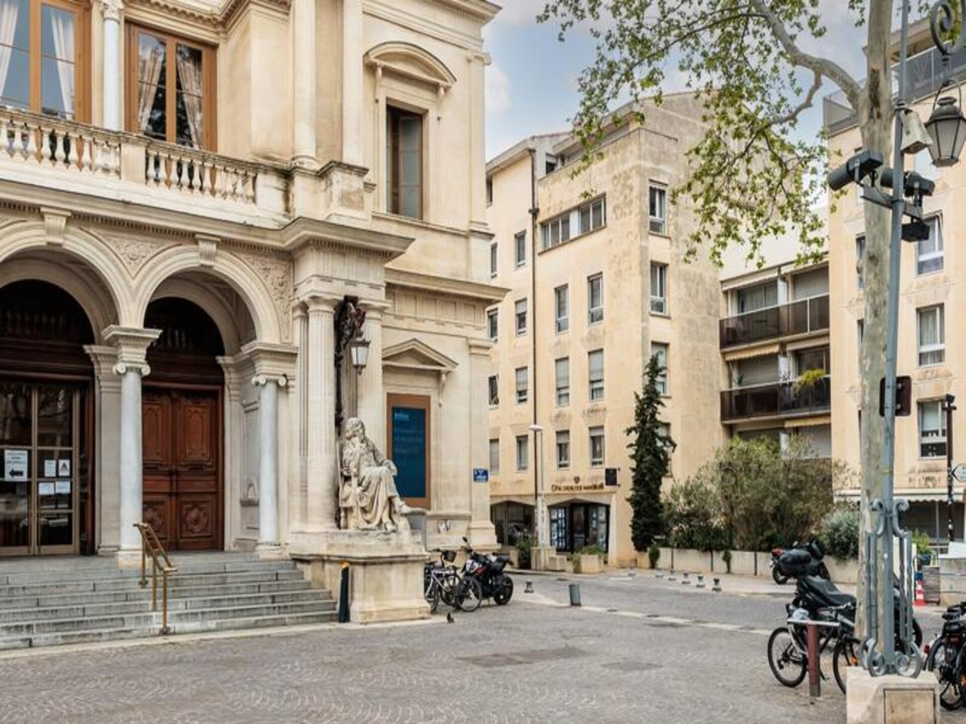Stijlvol appartement met uitzicht op Place de l'Horloge in hartje Avignon - foto 15