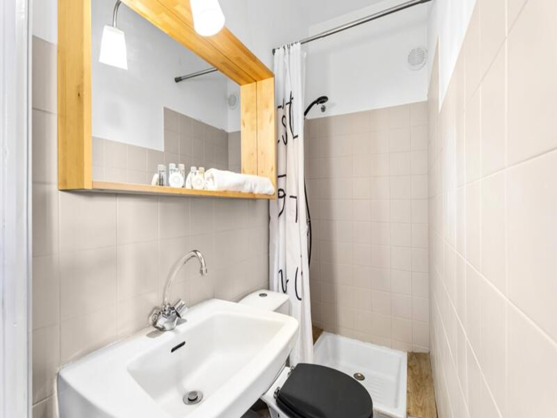 Lichte studio met balkon in hartje Nice, vlakbij tram en markt - foto 11