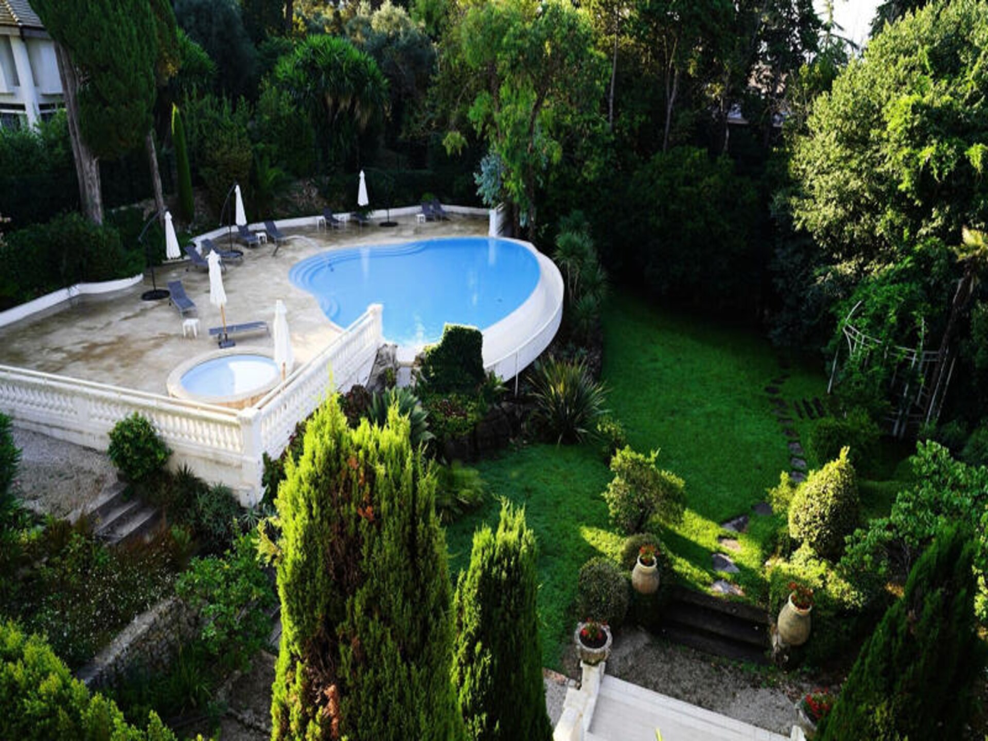Licht appartement met balkon en zwembad in Cannes - foto 10