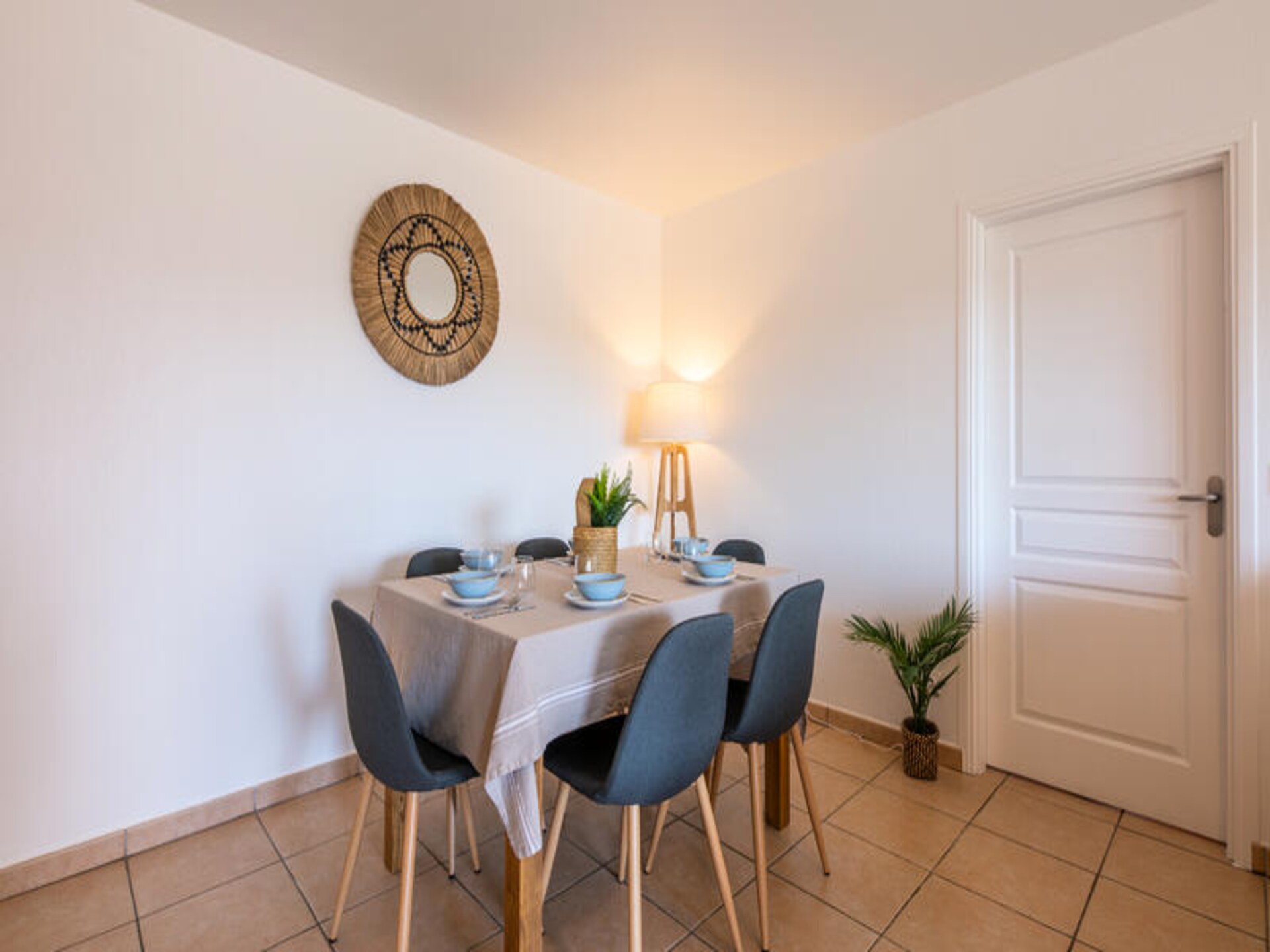 Licht appartement in Saint-Raphaël met terras, zwembad en garage - foto 11