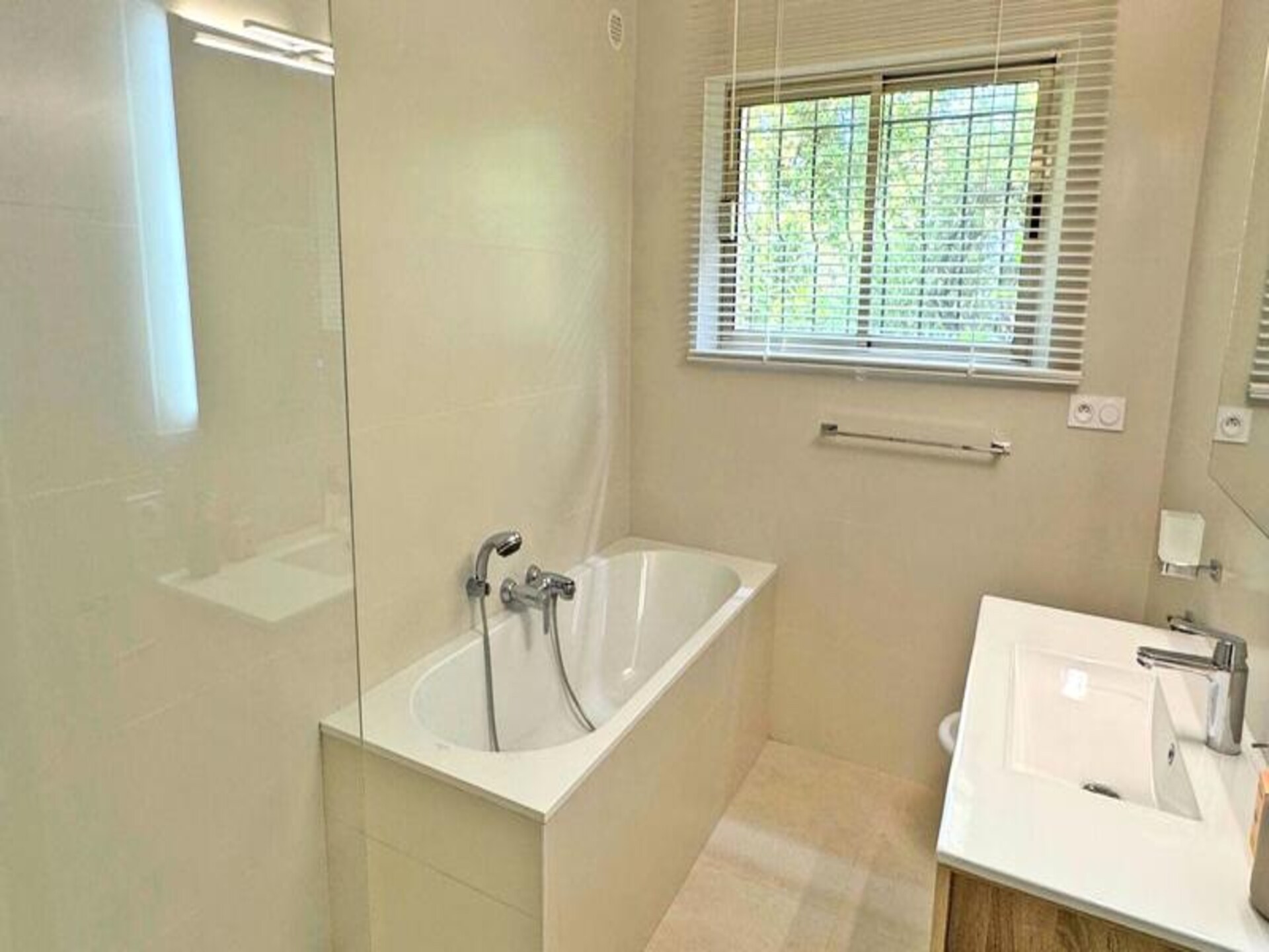 Luxe appartement met zeezicht, tuin en airco nabij strand Sainte-Maxime - foto 17