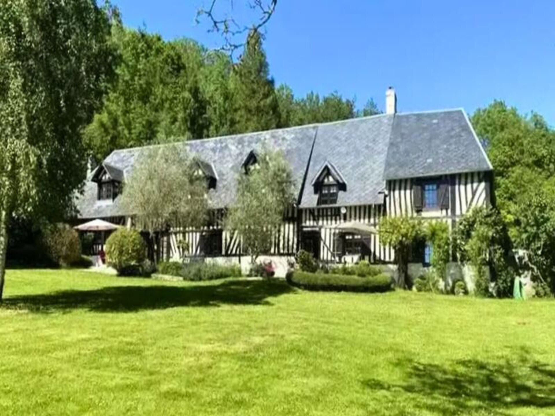Landhuis van 280 m² met 4 slaapkamers nabij het strand van Houlgate - foto 1