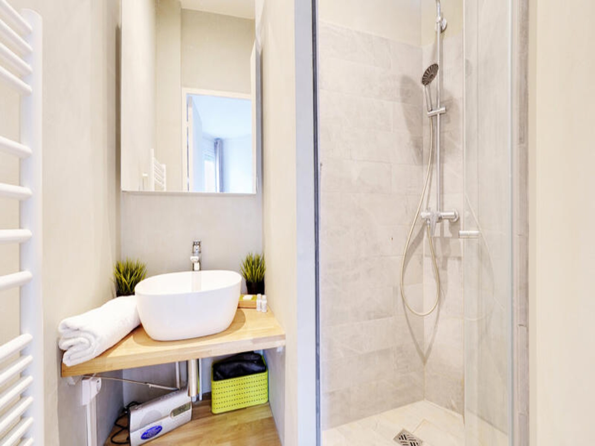 Ruim 2-slaapkamer appartement in de bruisende wijk Martyrs, Parijs - foto 7