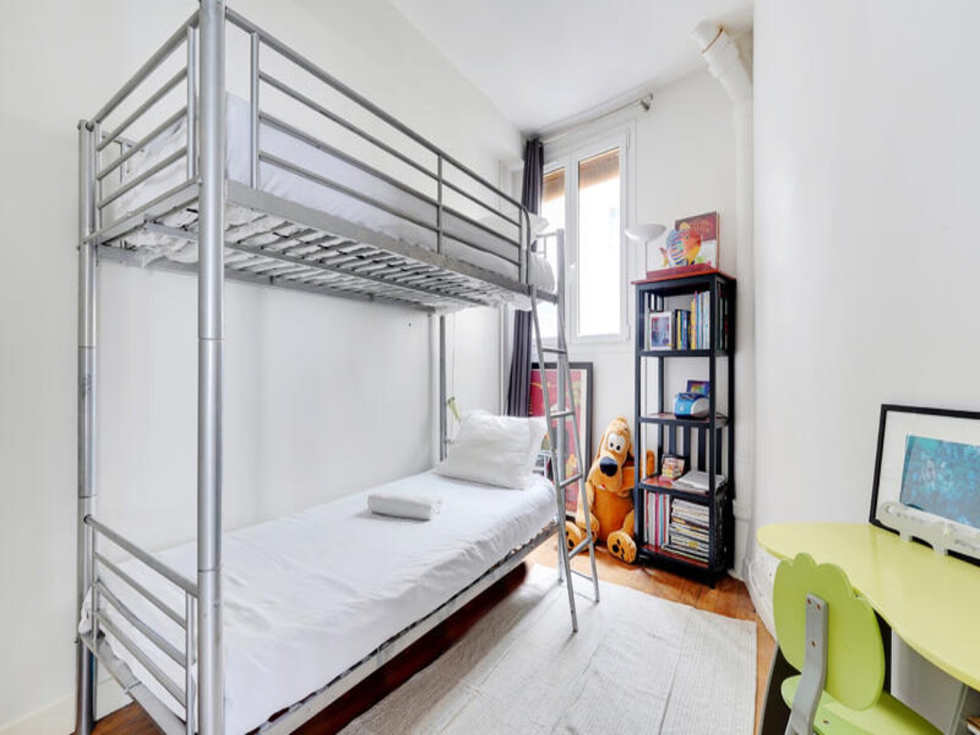 Ruim 2-slaapkamer appartement in de bruisende wijk Martyrs, Parijs - foto 8