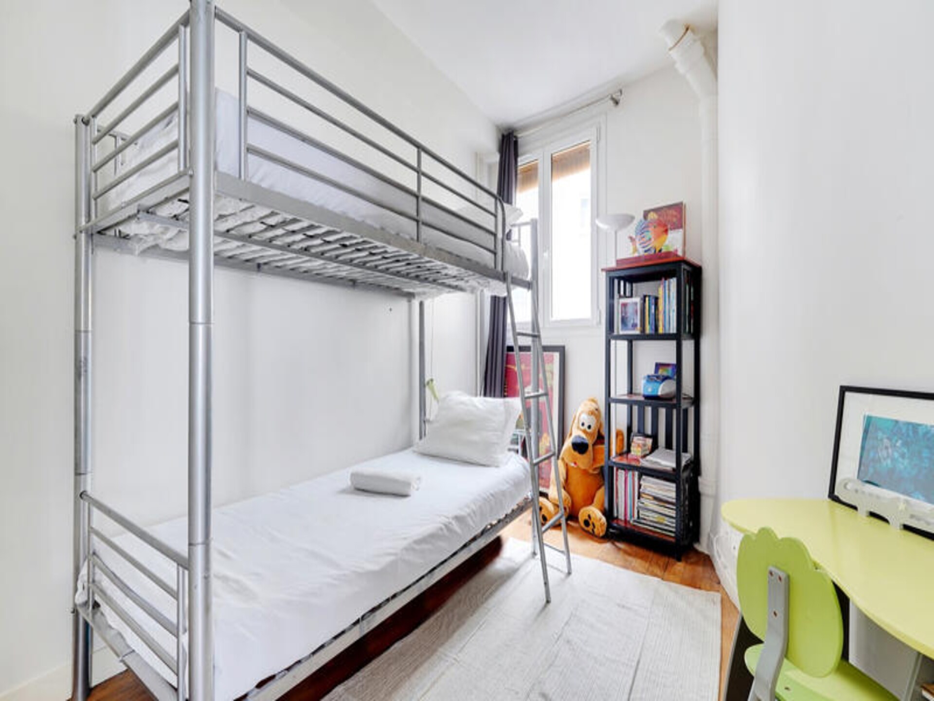 Ruim 2-slaapkamer appartement in de bruisende wijk Martyrs, Parijs - foto 11