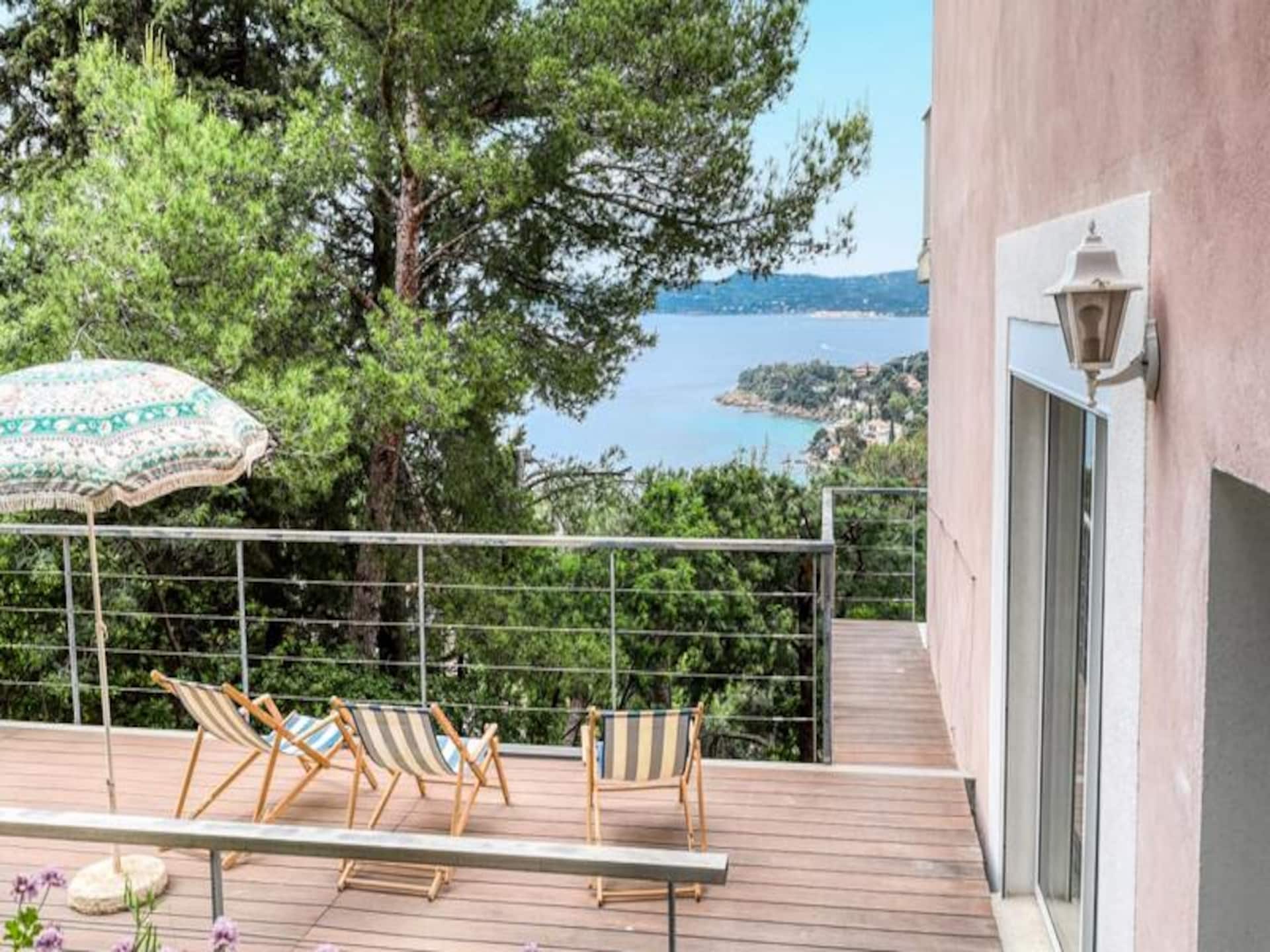 Gerenoveerd appartement met panoramisch zeezicht en groot balkon in Aiguebelle - foto 6