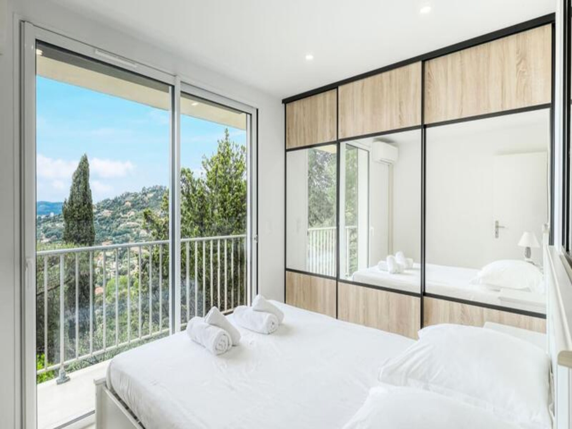 Gerenoveerd appartement met panoramisch zeezicht en groot balkon in Aiguebelle - foto 12