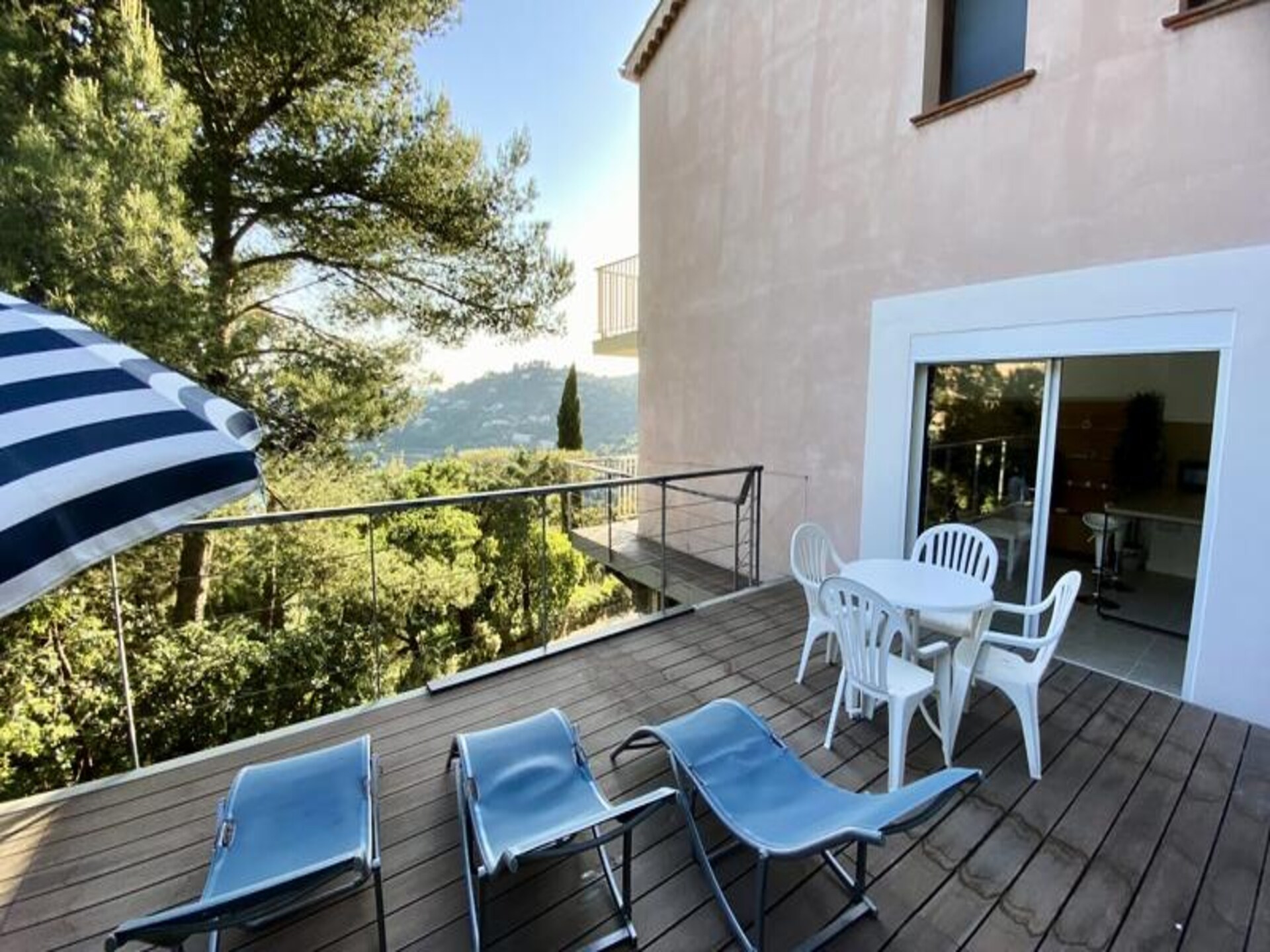 Gerenoveerd appartement met panoramisch zeezicht en groot balkon in Aiguebelle - foto 14
