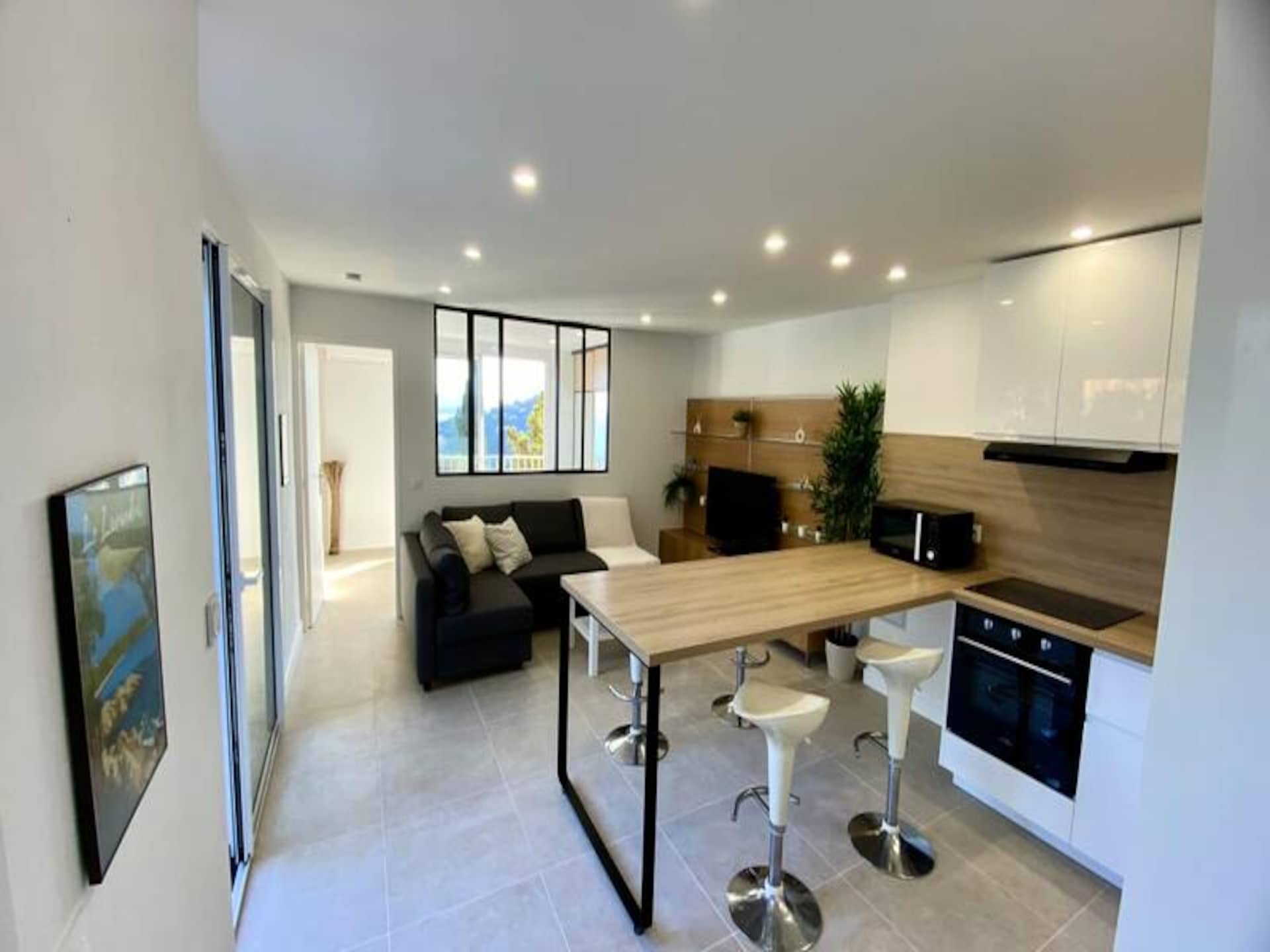 Gerenoveerd appartement met panoramisch zeezicht en groot balkon in Aiguebelle - foto 15