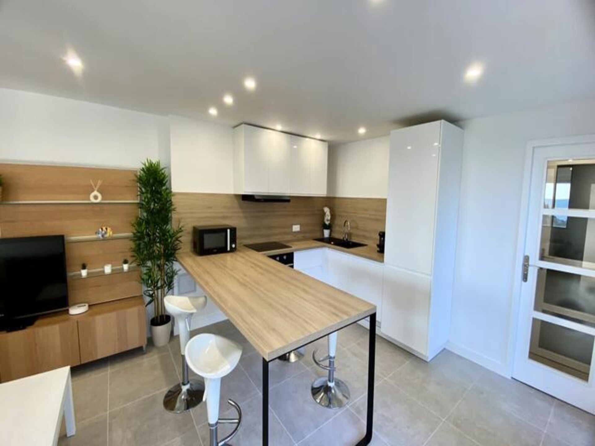 Gerenoveerd appartement met panoramisch zeezicht en groot balkon in Aiguebelle - foto 16