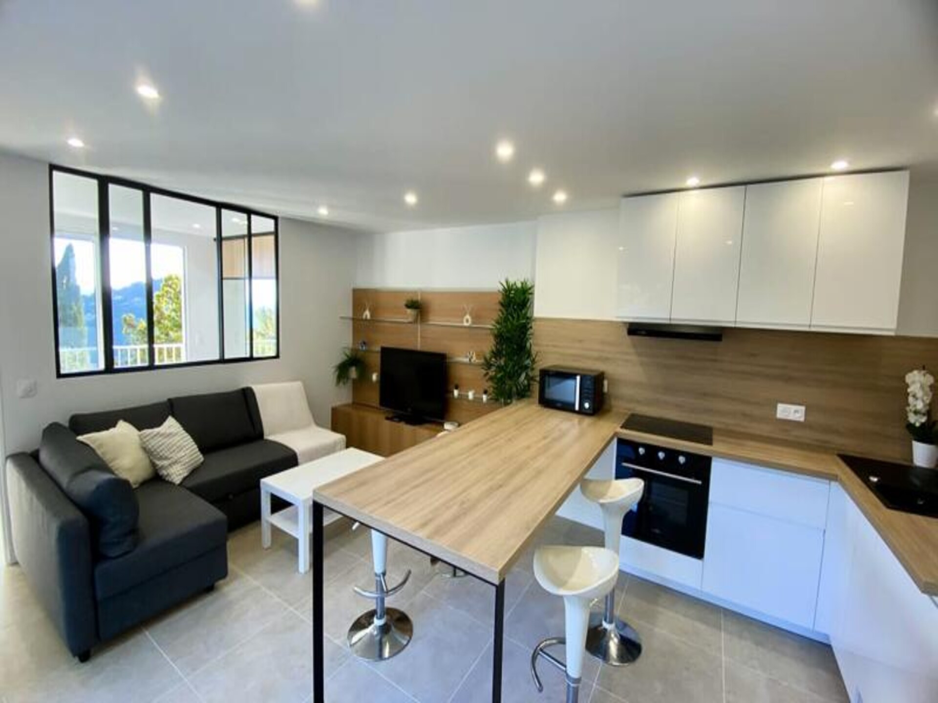 Gerenoveerd appartement met panoramisch zeezicht en groot balkon in Aiguebelle - foto 17