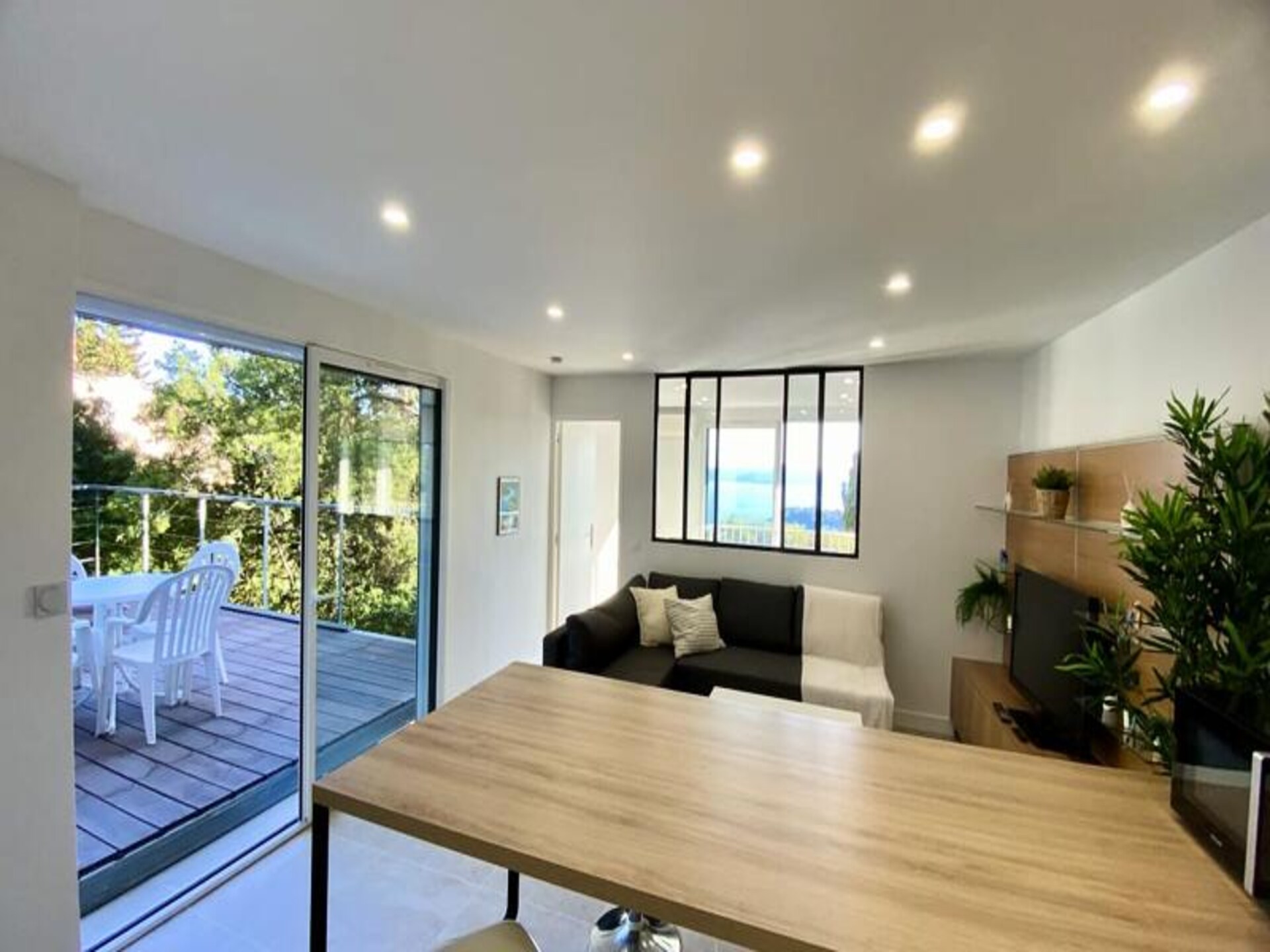 Gerenoveerd appartement met panoramisch zeezicht en groot balkon in Aiguebelle - foto 18