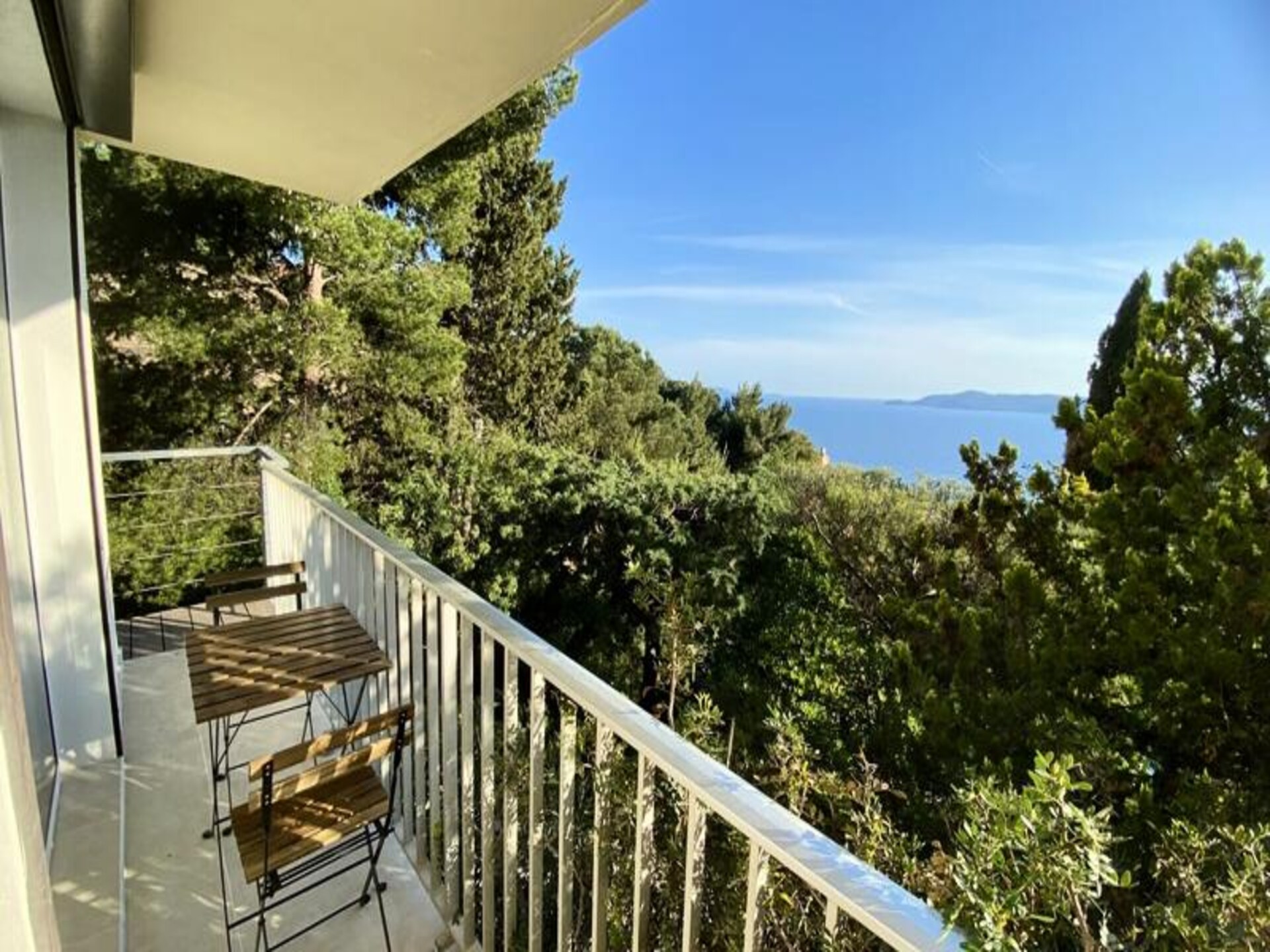 Gerenoveerd appartement met panoramisch zeezicht en groot balkon in Aiguebelle - foto 23
