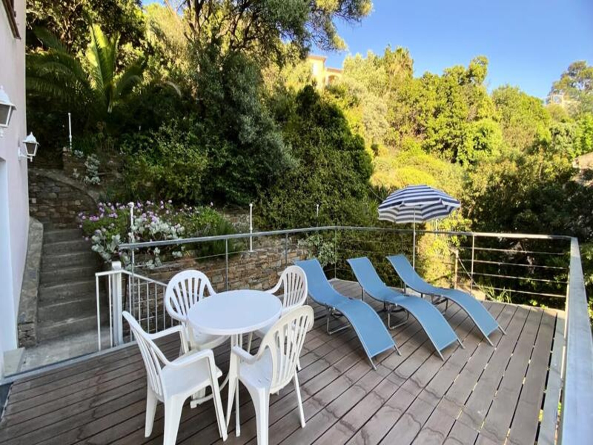 Gerenoveerd appartement met panoramisch zeezicht en groot balkon in Aiguebelle - foto 24