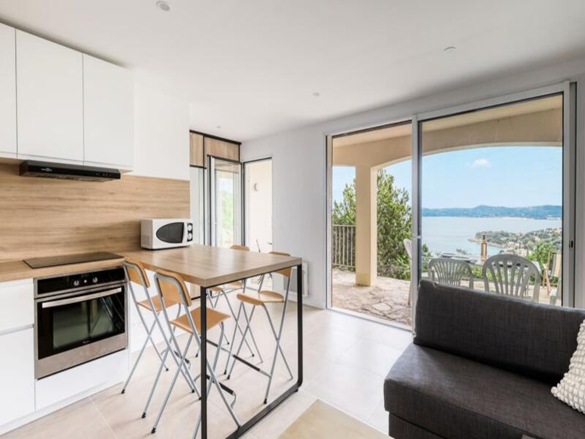 Licht appartement met terras en zeezicht op de heuvel van Aiguebelle - foto 12