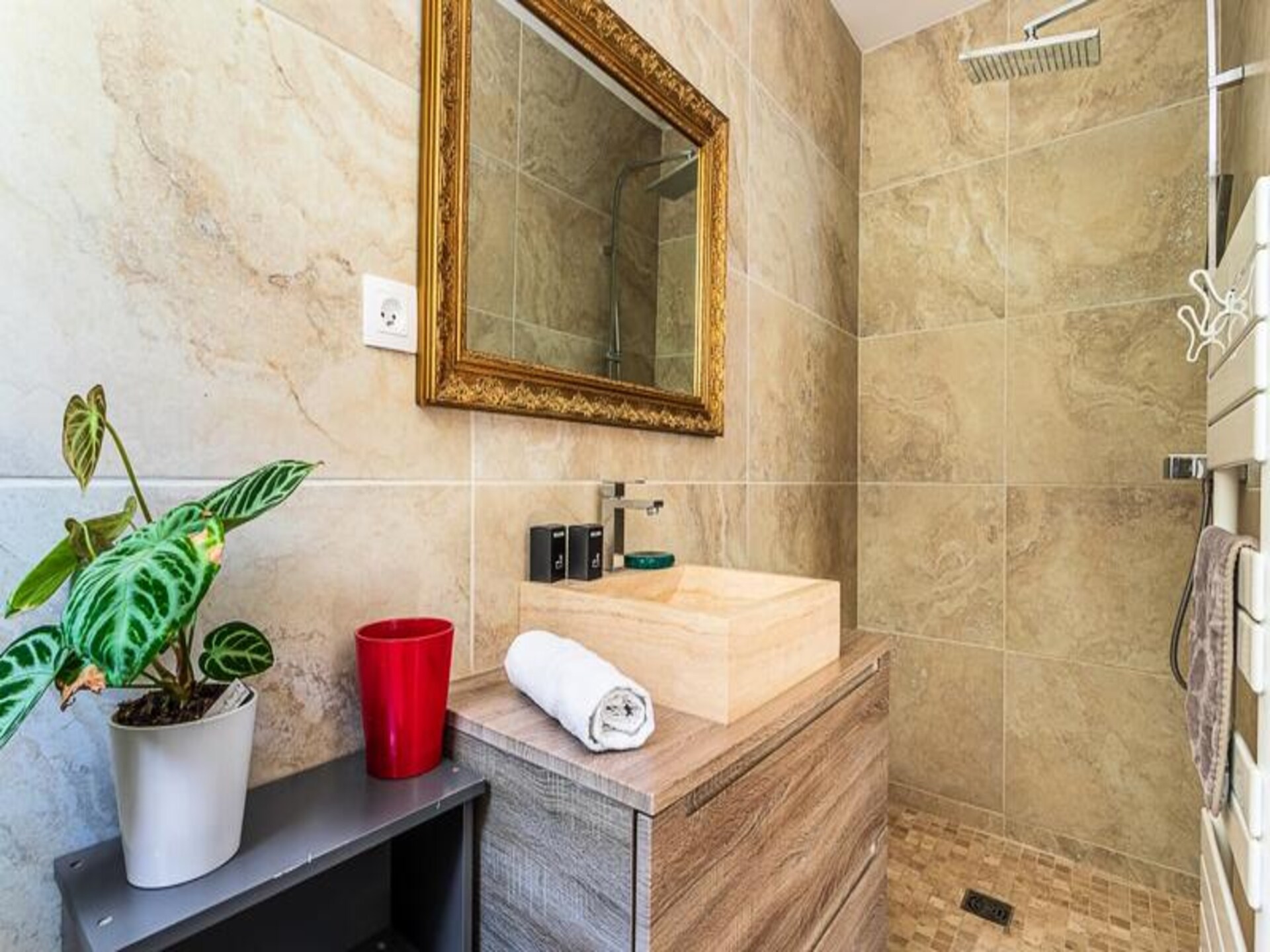 Villa De L'uba: Ruim appartement voor 10 in het groene Toulon - foto 12