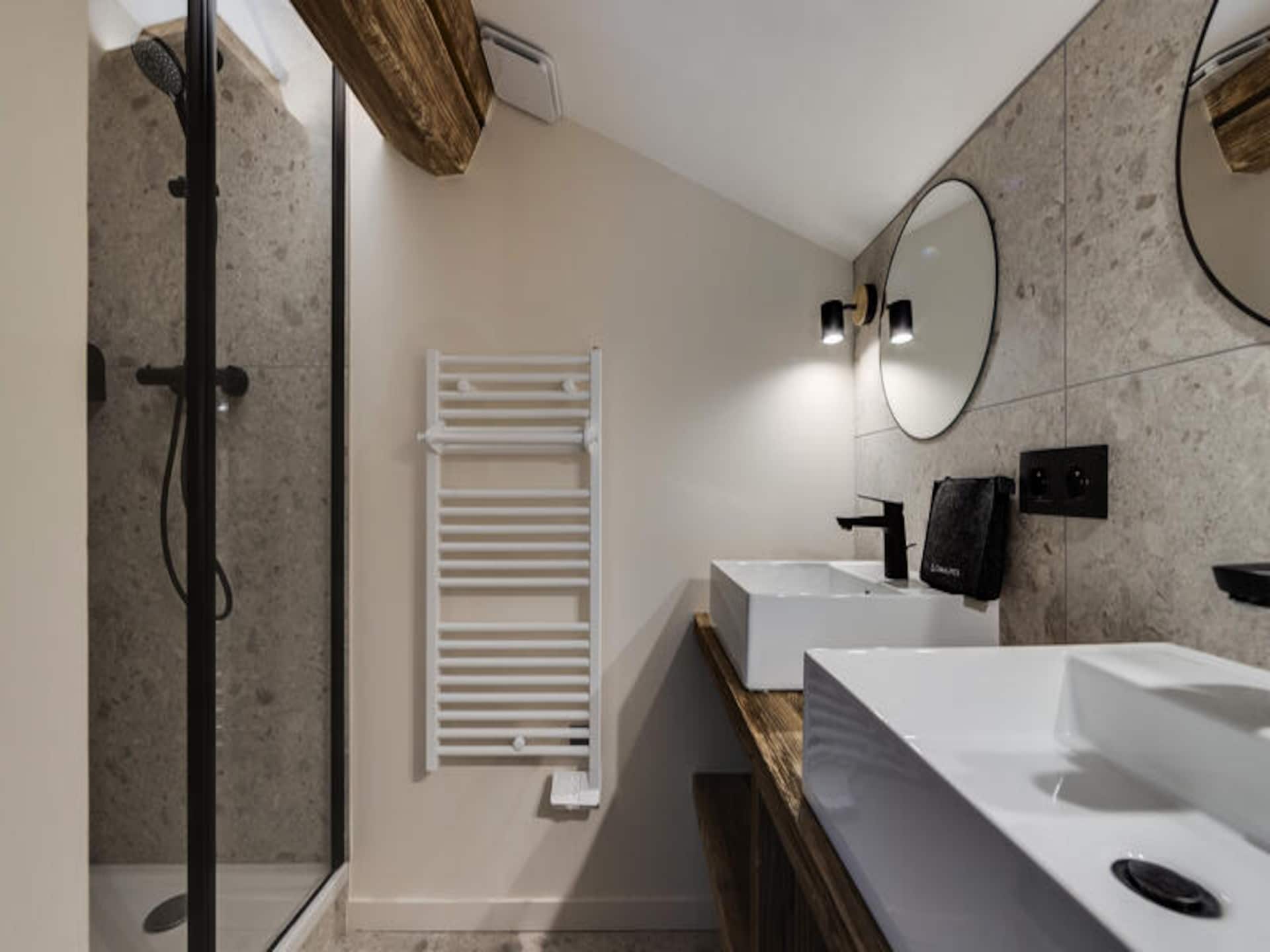 Authentiek 3-slaapkamer appartement in autovrije wijk Rogoney, Val d'Isère - foto 9