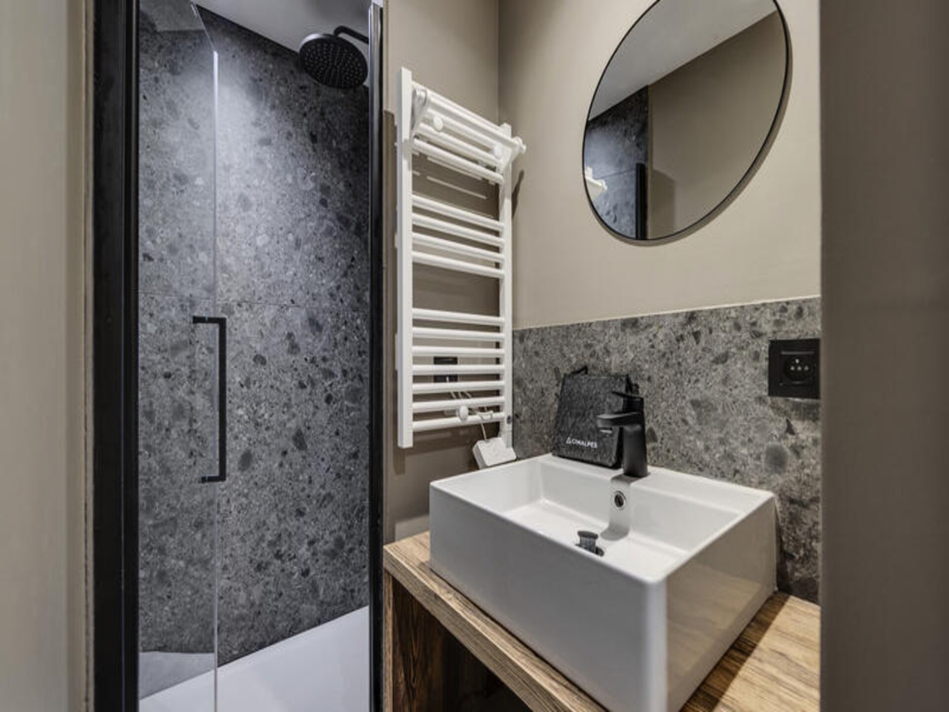 Authentiek 3-slaapkamer appartement in autovrije wijk Rogoney, Val d'Isère - foto 14