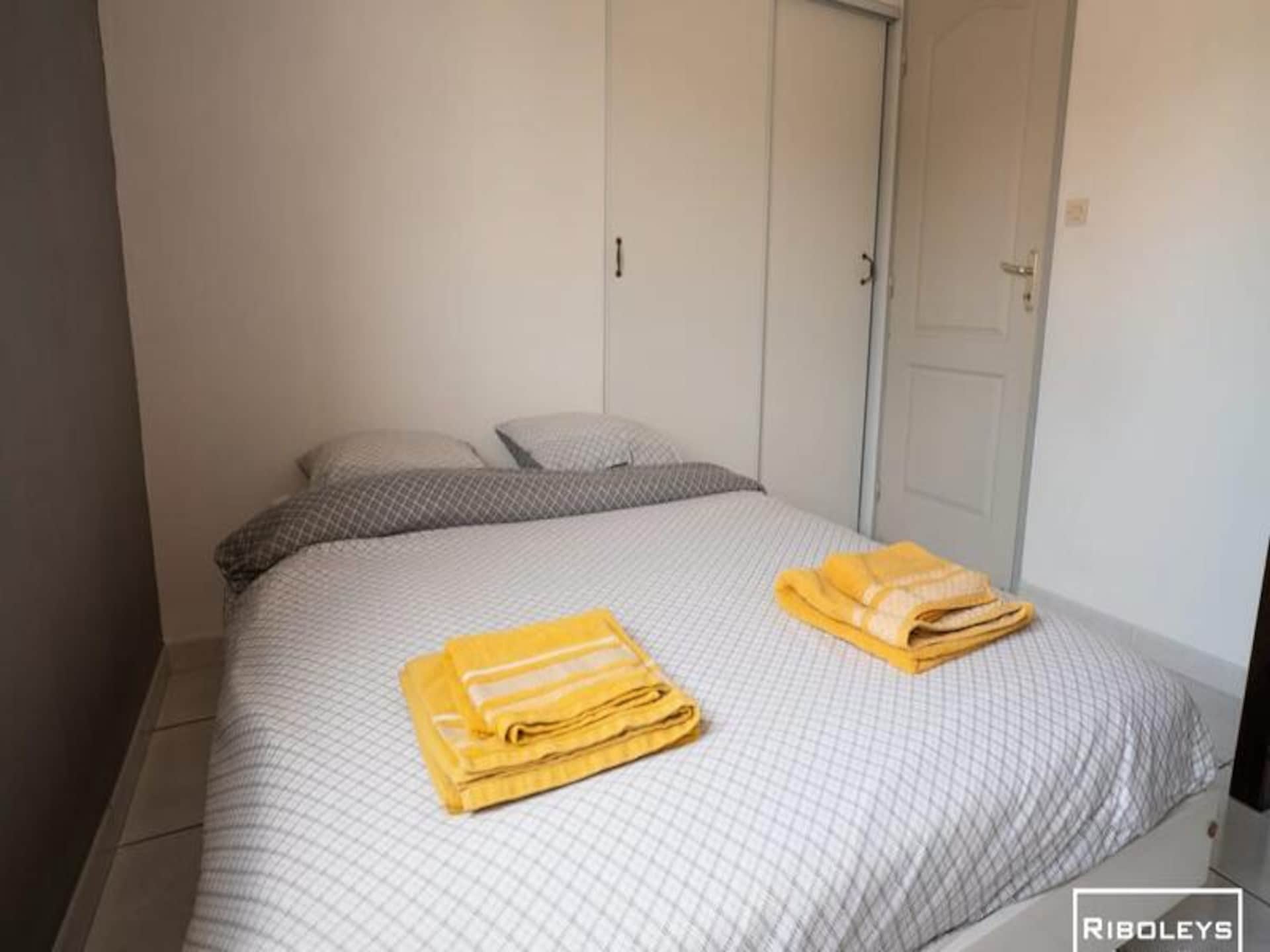 Ruime villa voor 8 personen met tuin en airco, op 450 meter van het strand - foto 18