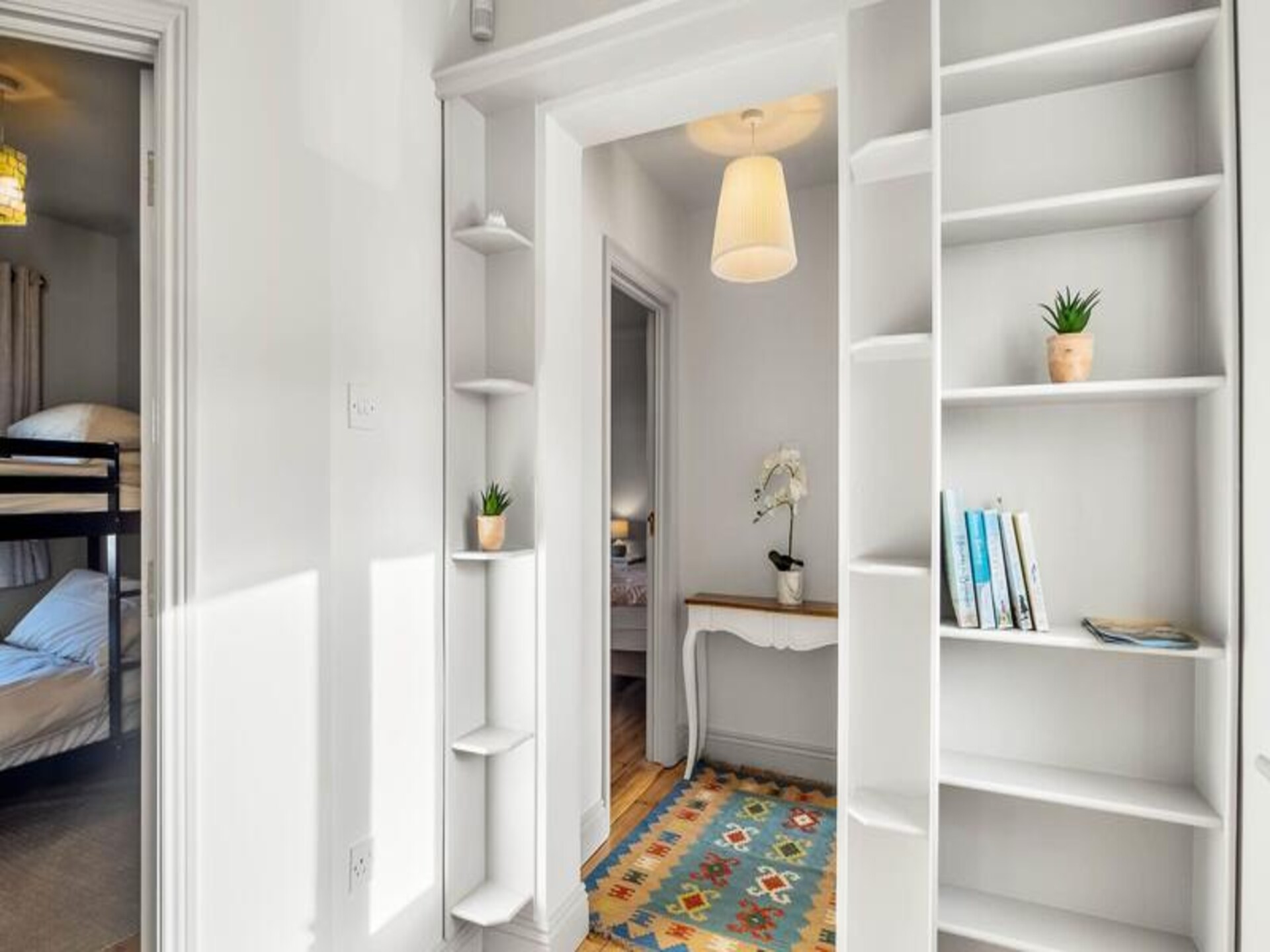 Ruim 3-slaapkamer appartement in hartje Clifden met privétuin - foto 12