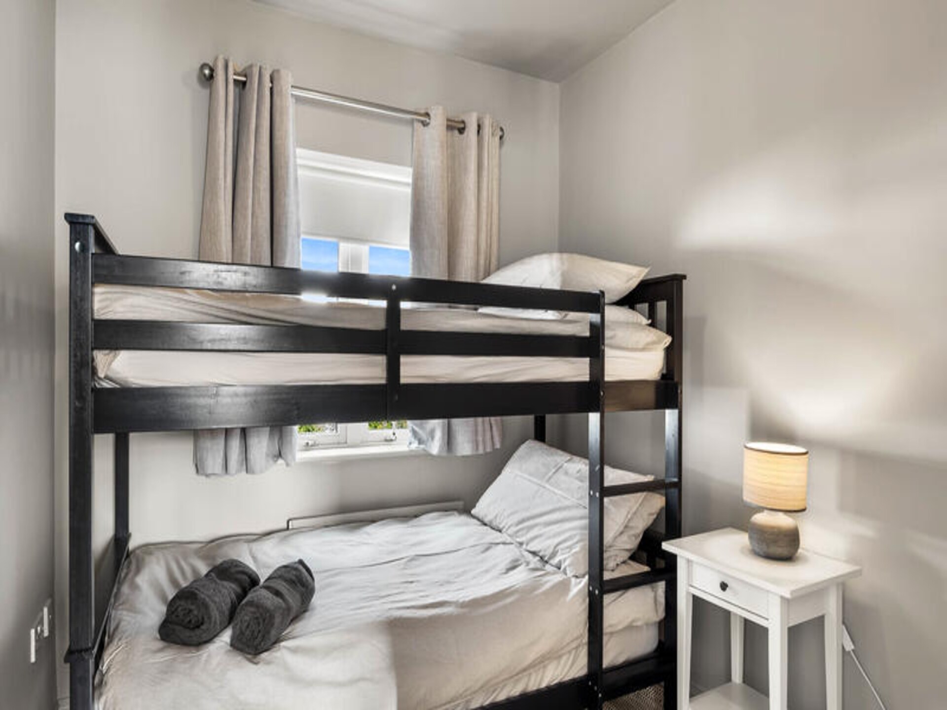Ruim 3-slaapkamer appartement in hartje Clifden met privétuin - foto 14