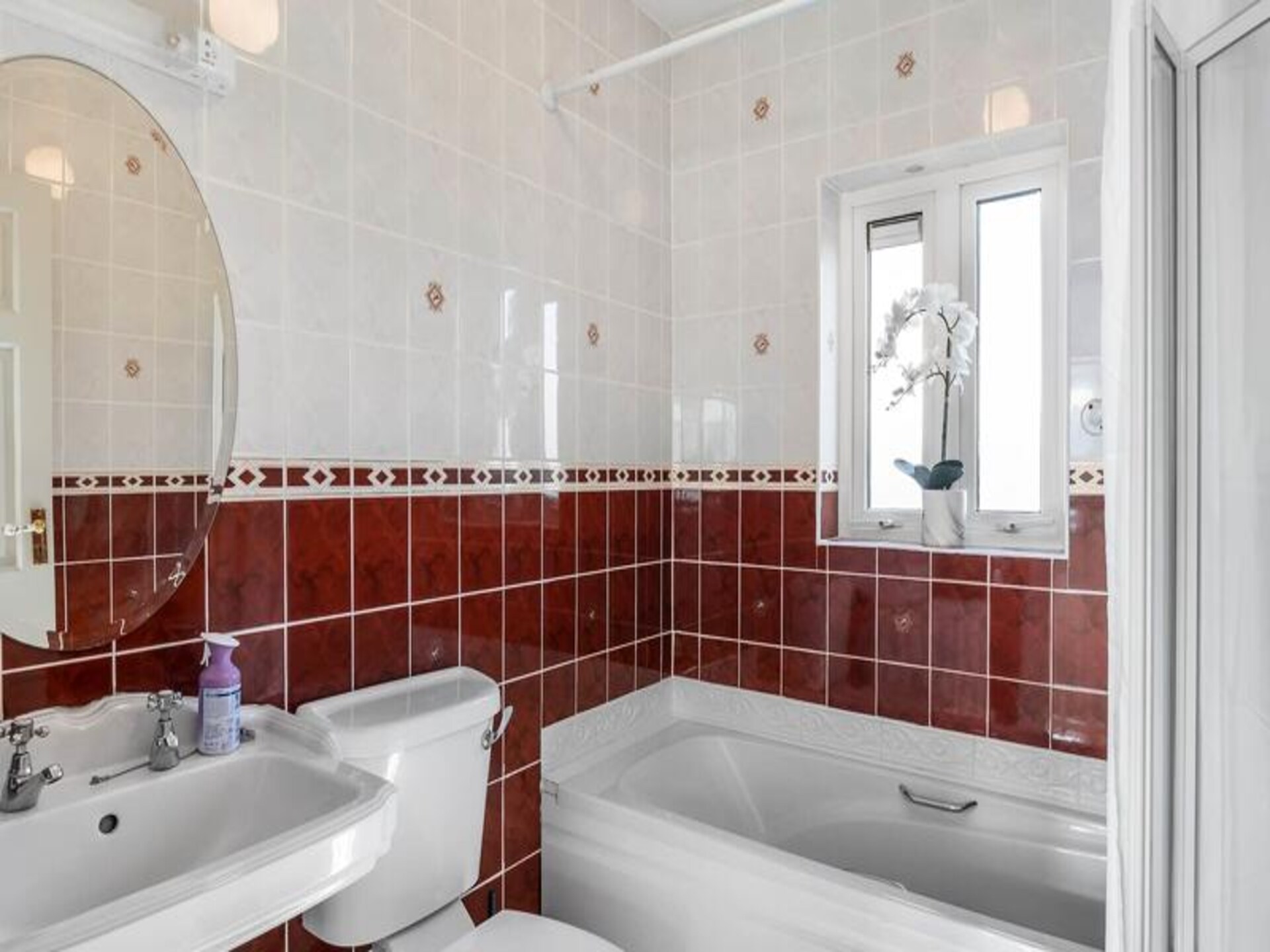 Ruim 3-slaapkamer appartement in hartje Clifden met privétuin - foto 17
