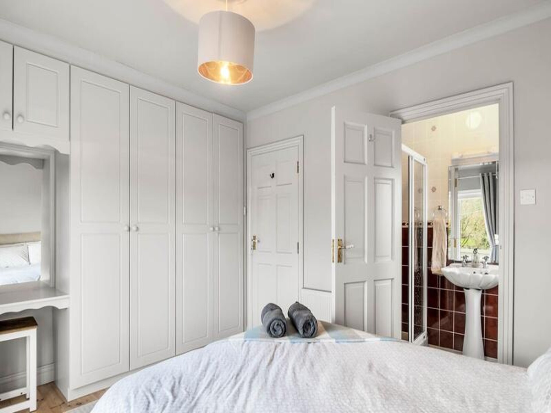 Ruim 3-slaapkamer appartement in hartje Clifden met privétuin - foto 18