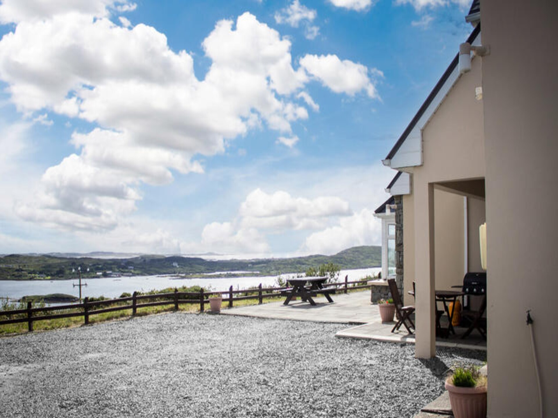 Ruim appartement in Clifden met panoramisch uitzicht op zee en Connemara - foto 32