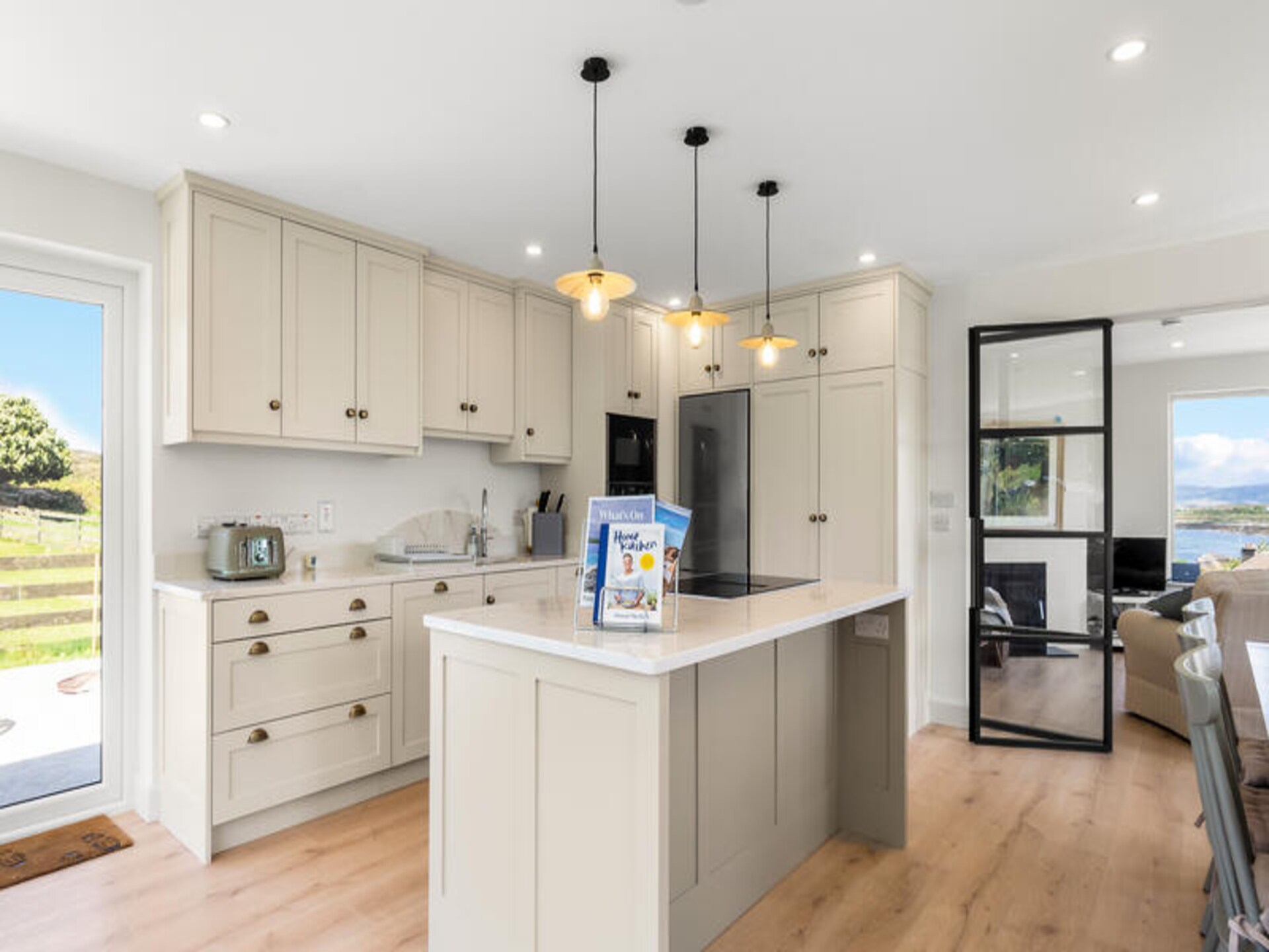 Knus kusthuis voor 8 in Roundstone, Connemara met tuin - foto 9