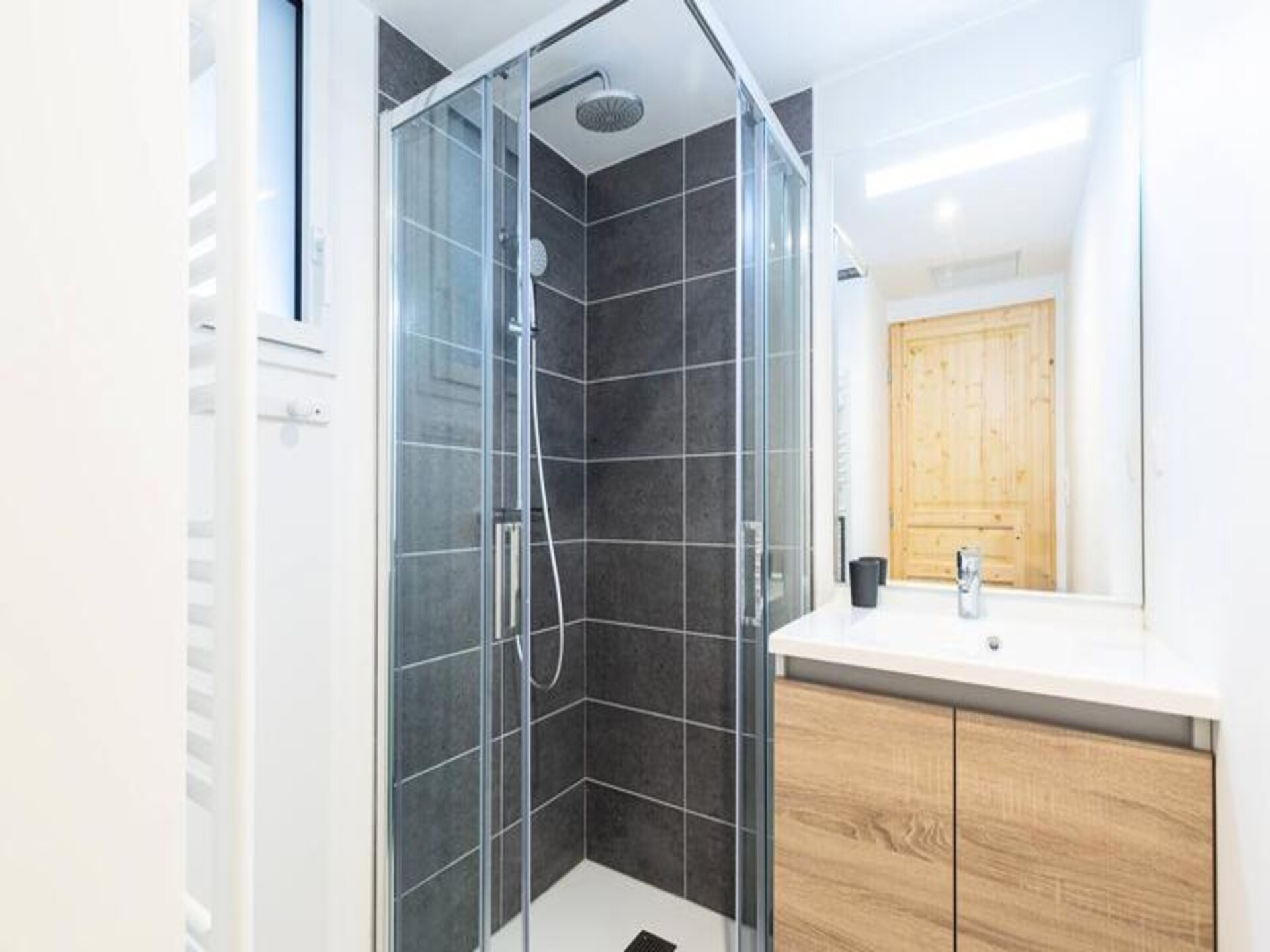 Modern appartement op 50m van het meer van Loudenvielle met terras - foto 11