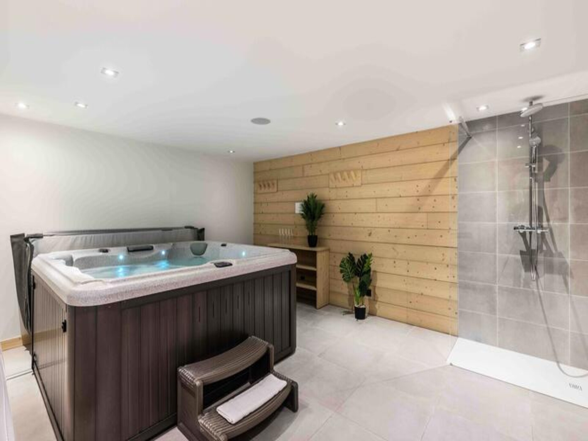 Luxe appartement in Méribel met sauna, jacuzzi en uitzicht op de bergen - foto 14
