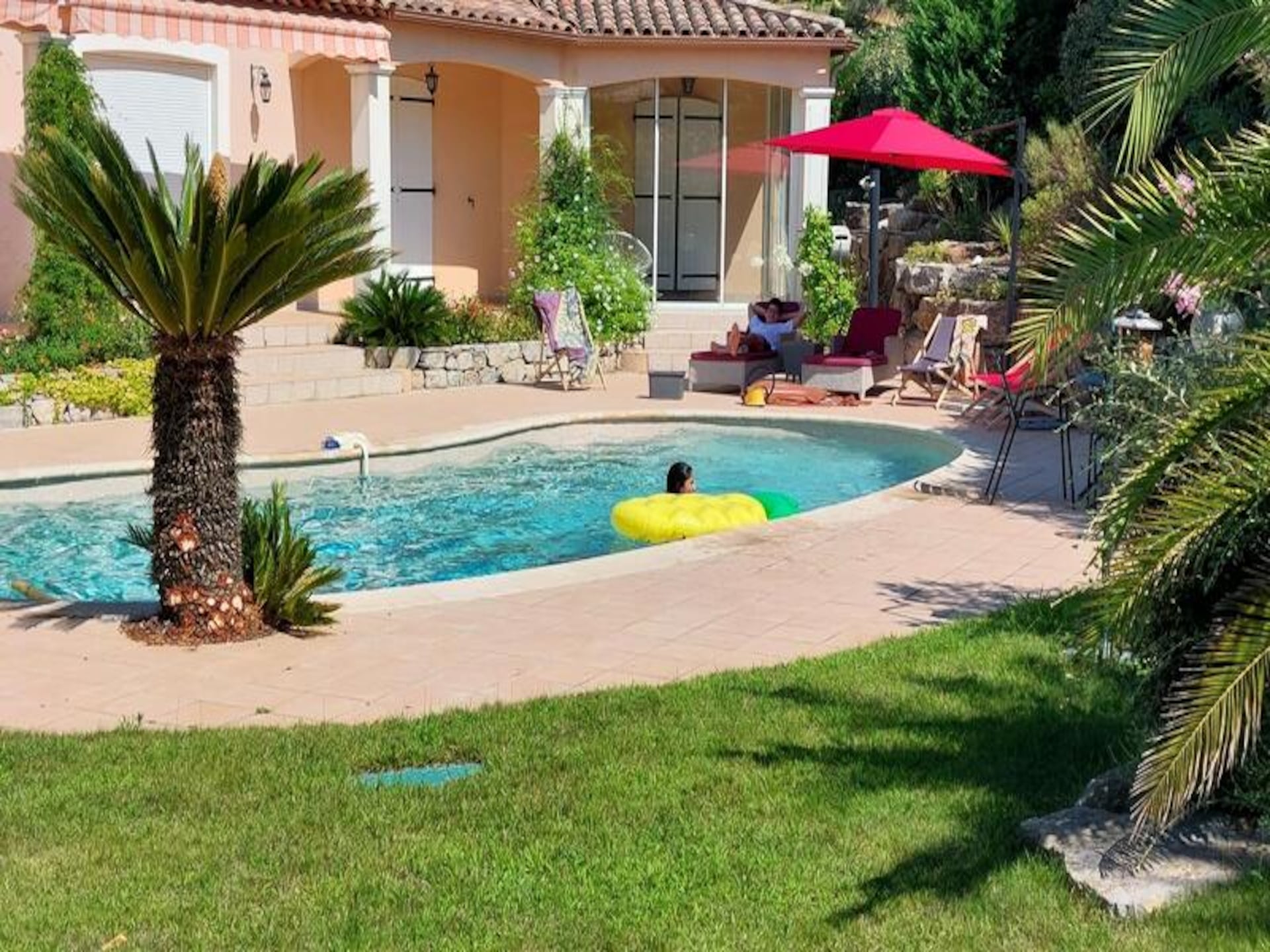 Ruim appartement met 4 slaapkamers, tuin en zwembad in Saint-Raphaël - foto 4