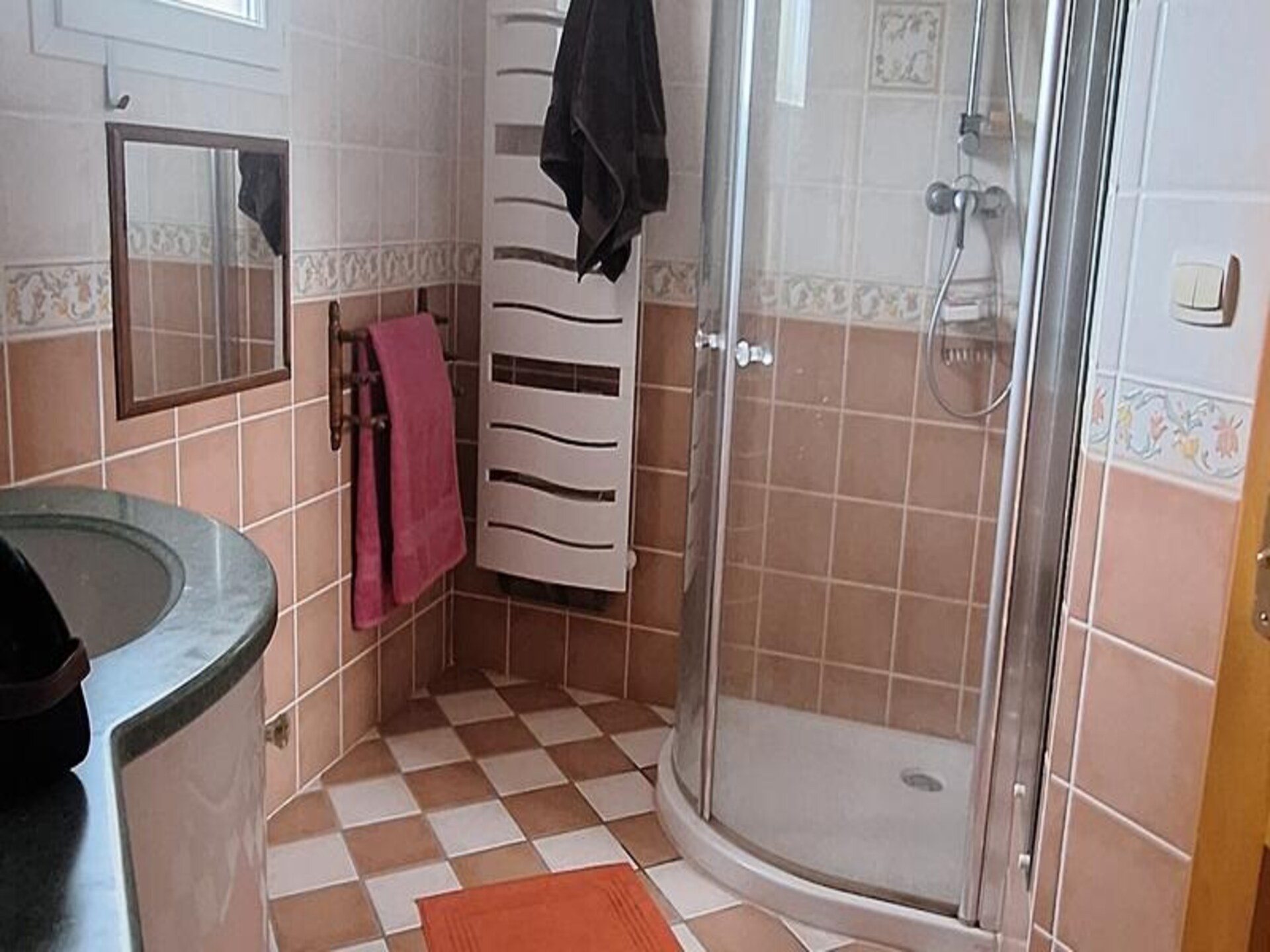 Ruim appartement met 4 slaapkamers, tuin en zwembad in Saint-Raphaël - foto 8
