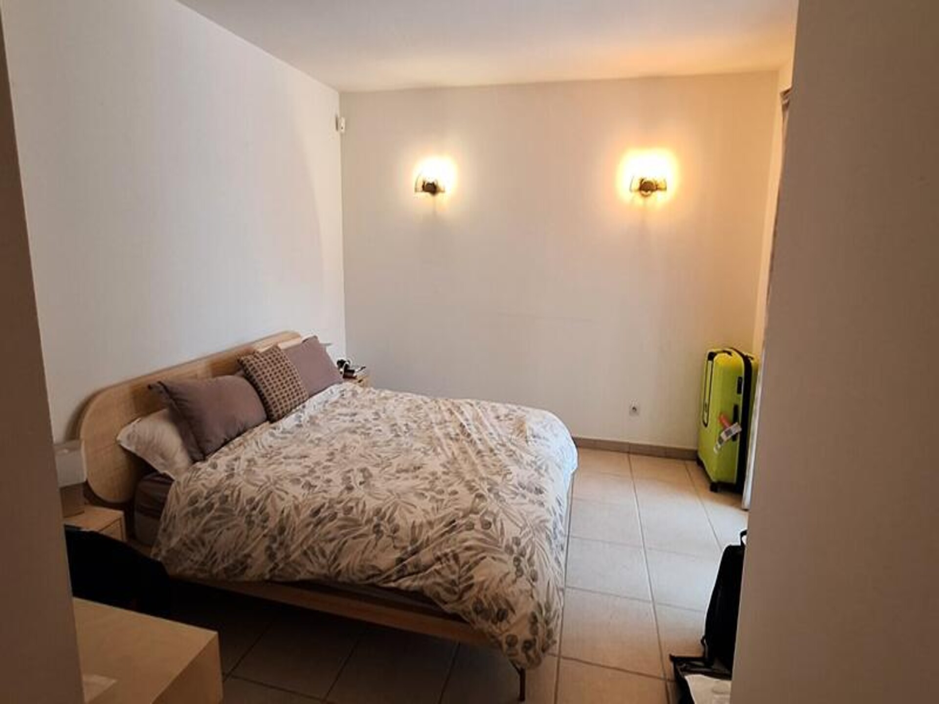 Ruim appartement met 4 slaapkamers, tuin en zwembad in Saint-Raphaël - foto 12