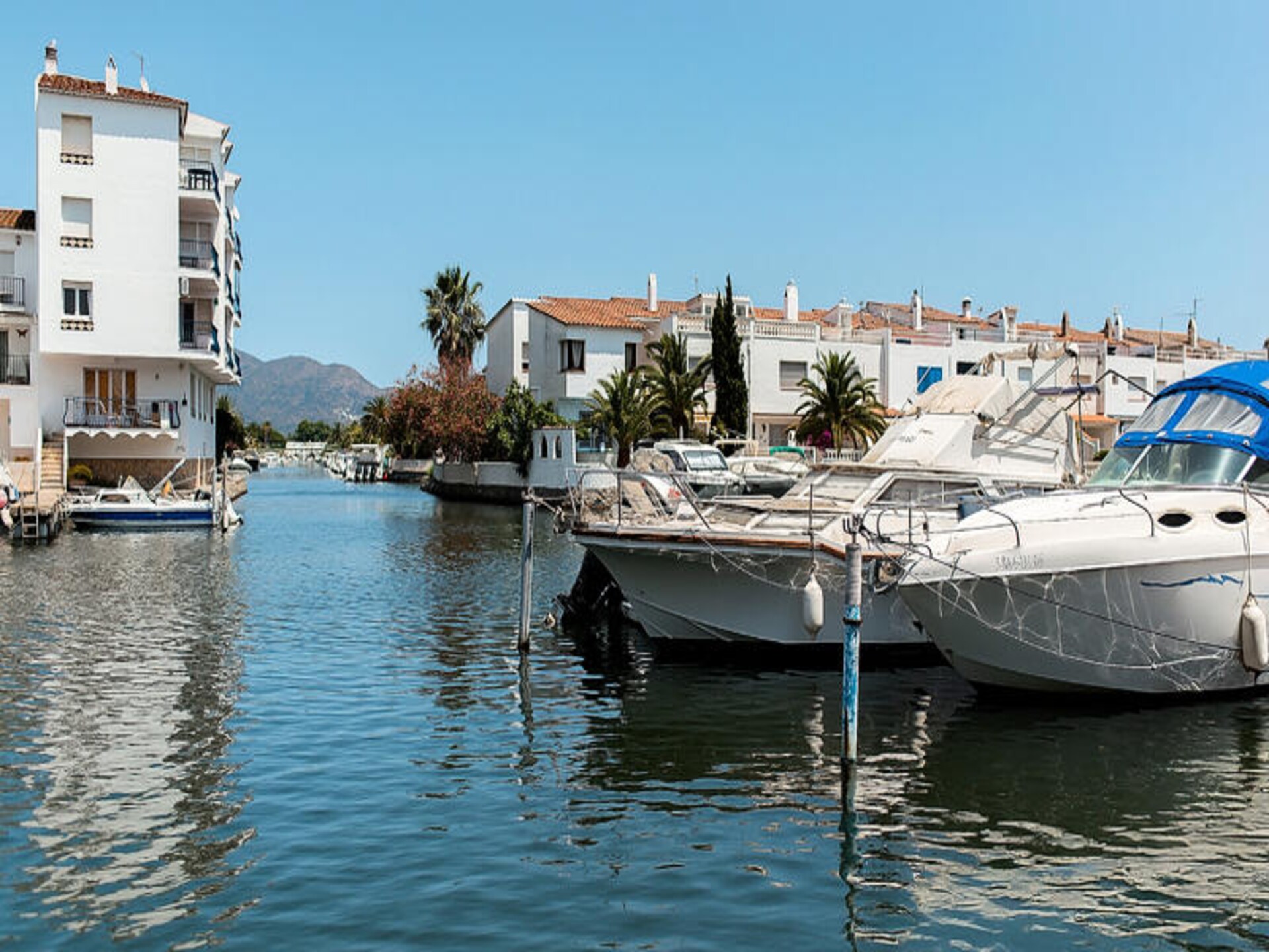 Kompakt studio-appartement aan de grachten van Empuriabrava - foto 12